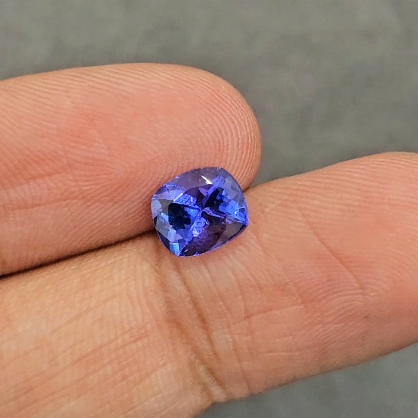 2.2Cts Certified Natural Tanzanite AAA+ Top Quality | Shape: Rectangle| Size: 7.8x6.9mm - The LabradoriteKing