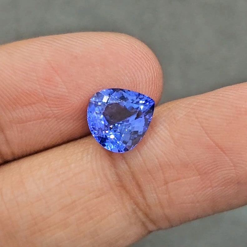 3.2Cts Certified Natural Tanzanite AAA+ Top Quality | Shape :Teardrop | Size: 9.7x9.3mm - The LabradoriteKing