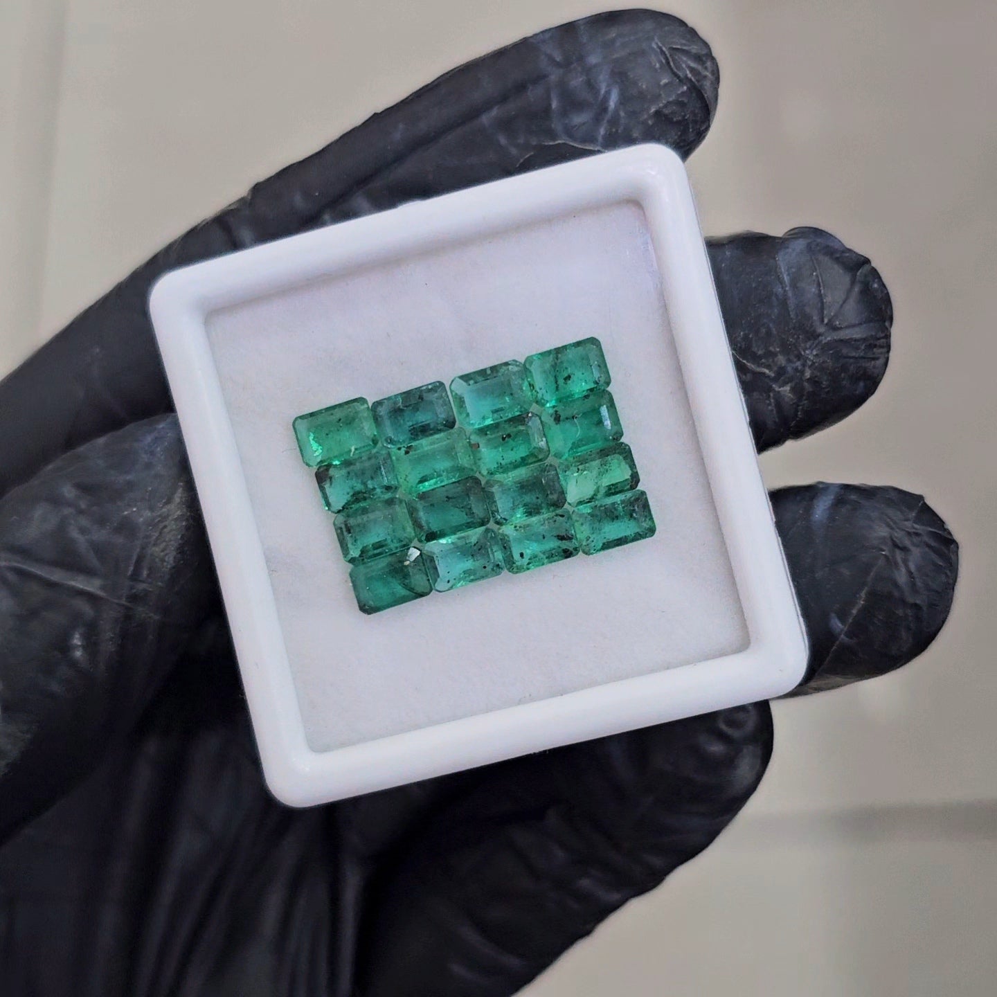 16 Pcs of Natural Emerald Faceted  | Rectangle | Size: 5-6mm - The LabradoriteKing