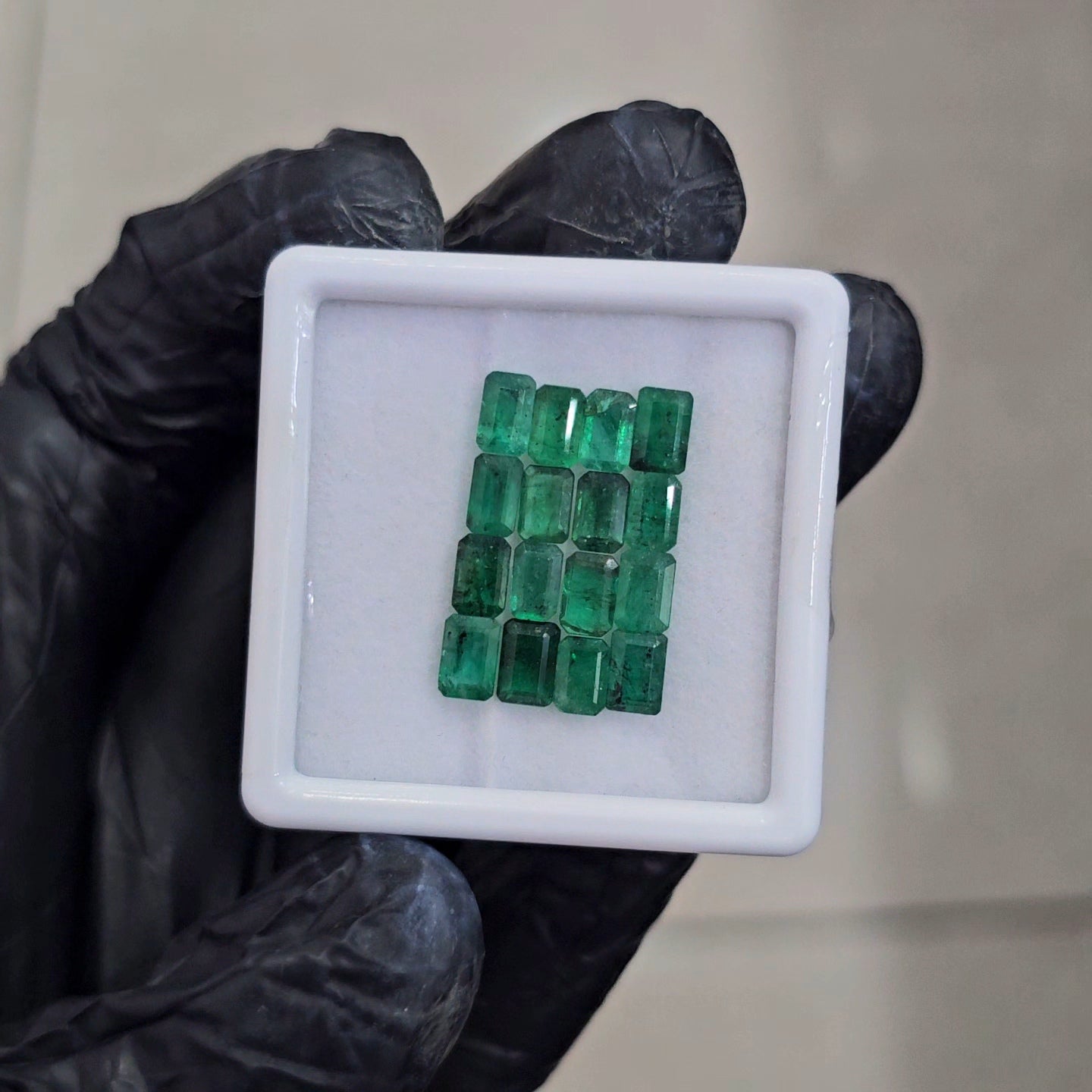 16 Pcs of Natural Emerald Faceted  | Rectangle | Size: 5-6mm - The LabradoriteKing