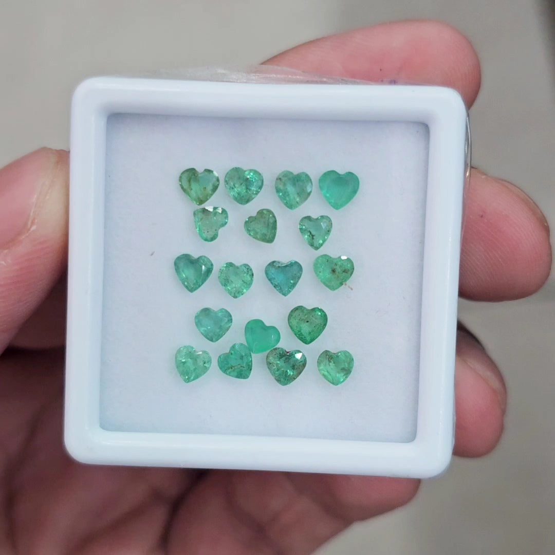 21 Pcs Natural Emerald Faceted | Shape: Heart | Size: 4mm - The LabradoriteKing