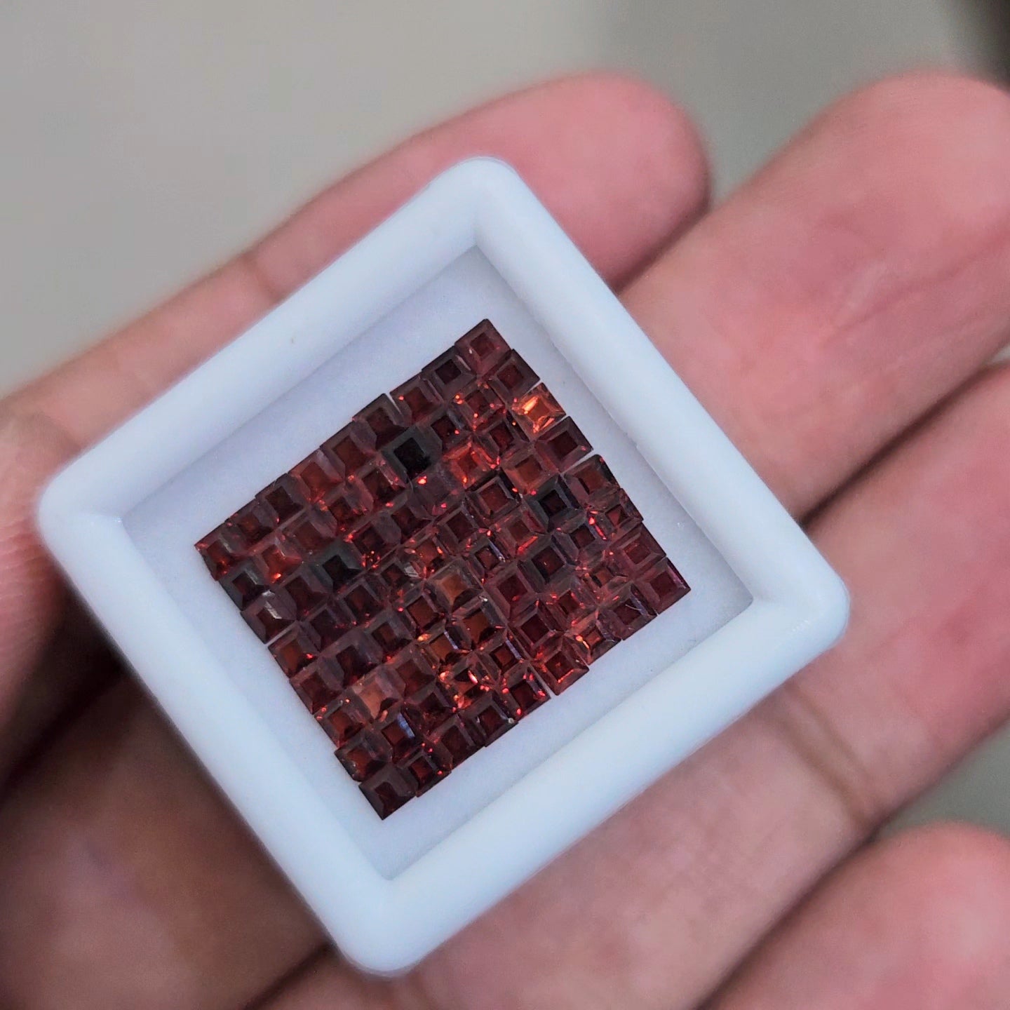 4.1cts Of Natural Mozambique Garnet Faceted | Square | Size:2mm | 72pcs