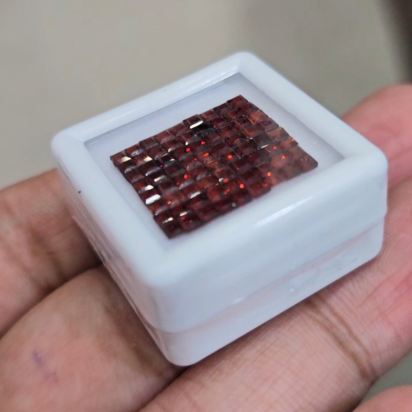 4.1cts Of Natural Mozambique Garnet Faceted | Square | Size:2mm | 72pcs