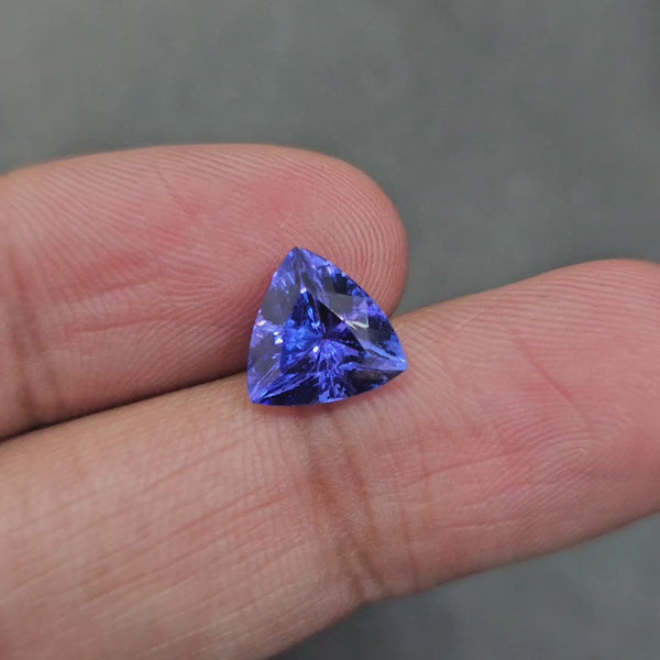 3.1Cts Certified Natural Tanzanite AAA+ Top Quality | Shape: Trillion| Size: 9.5mm
