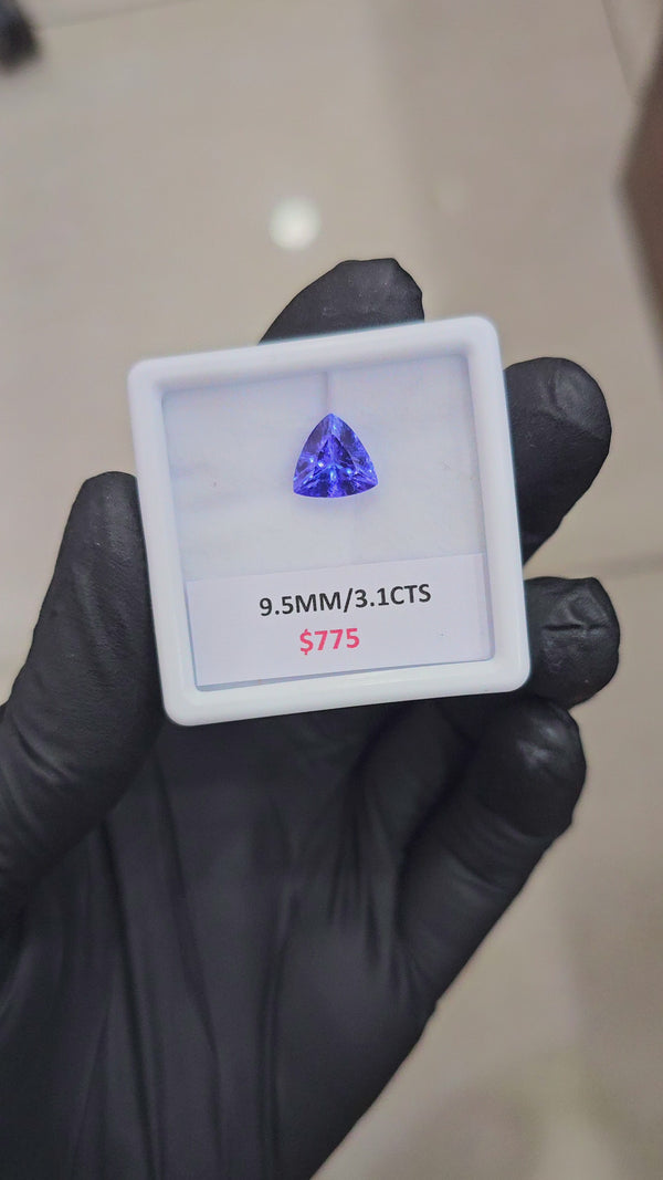 3.1Cts Certified Natural Tanzanite AAA+ Top Quality | Shape: Trillion| Size: 9.5mm