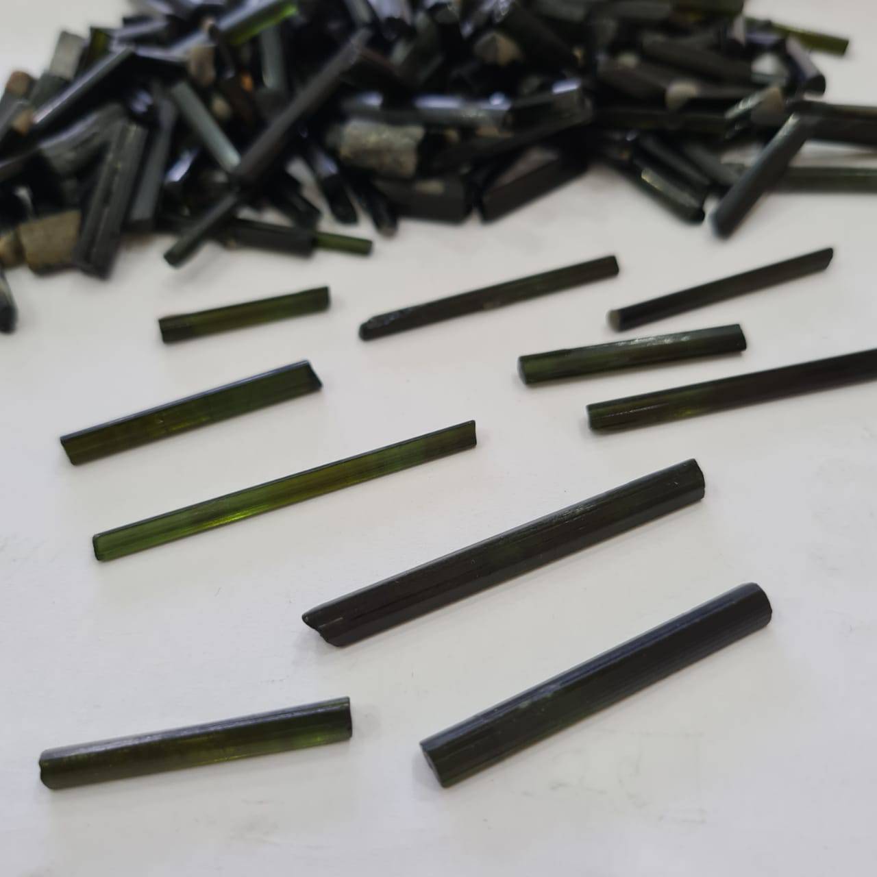 10 Pcs Tourmalines Long Crystal | 20-30mm Size - The LabradoriteKing