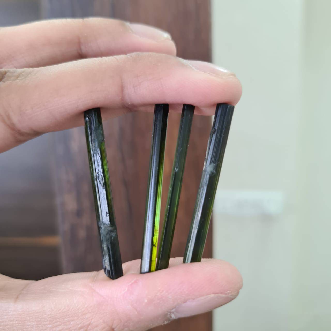 10 Pcs Tourmalines Long Crystal | 20-30mm Size - The LabradoriteKing