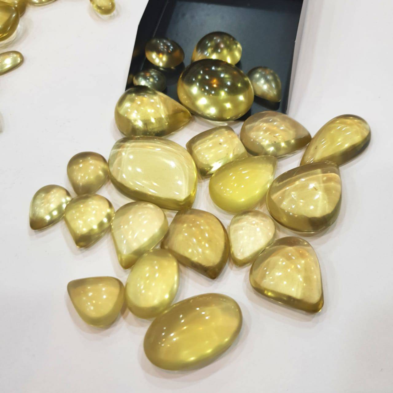 15 Pcs Lemon Quartz Cabochons | 14-30mm Free size - The LabradoriteKing