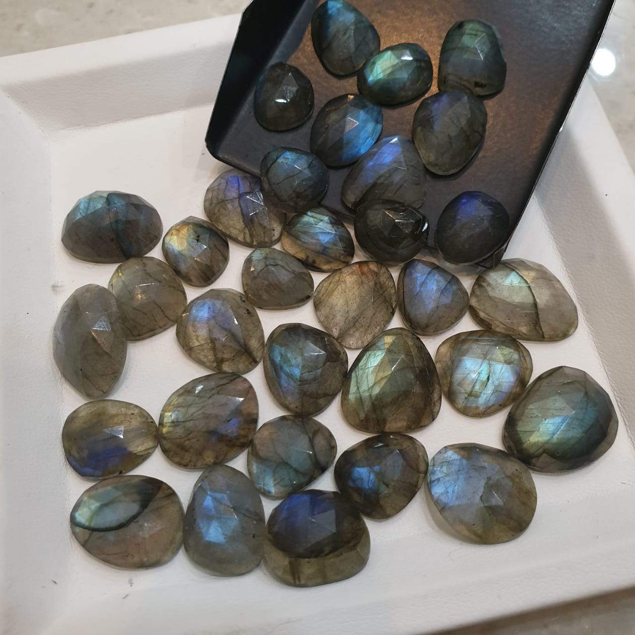 20 Pcs Natural Labradorite Rosecuts 12-18mm - The LabradoriteKing