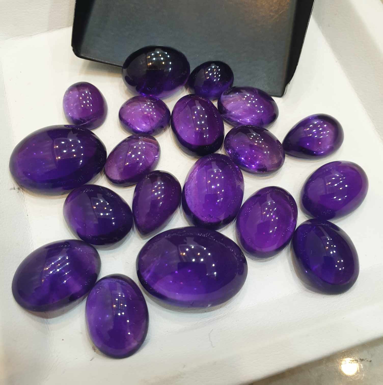 20 Pcs of Amethyst Cabochon AAA Top Quality 10-18mm Size - The LabradoriteKing