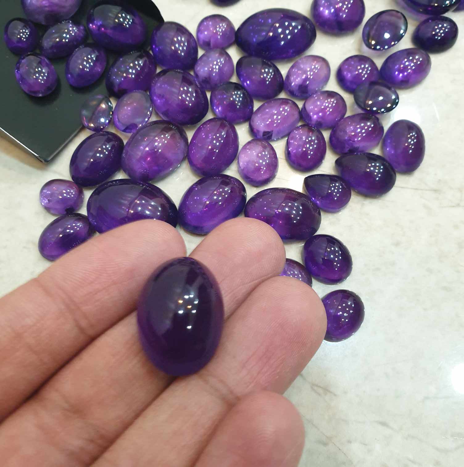 20 Pcs of Amethyst Cabochon AAA Top Quality 10-18mm Size - The LabradoriteKing
