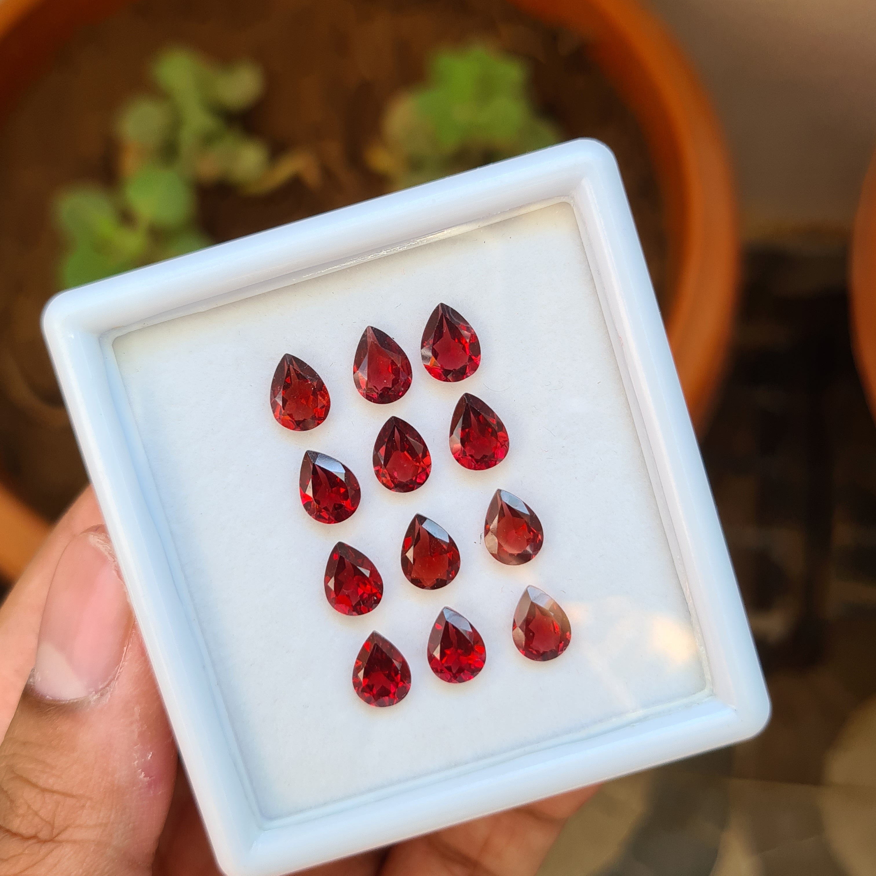 Natural Garnet Mozamique Faceted Gemstone | Size 6-7mm - The LabradoriteKing