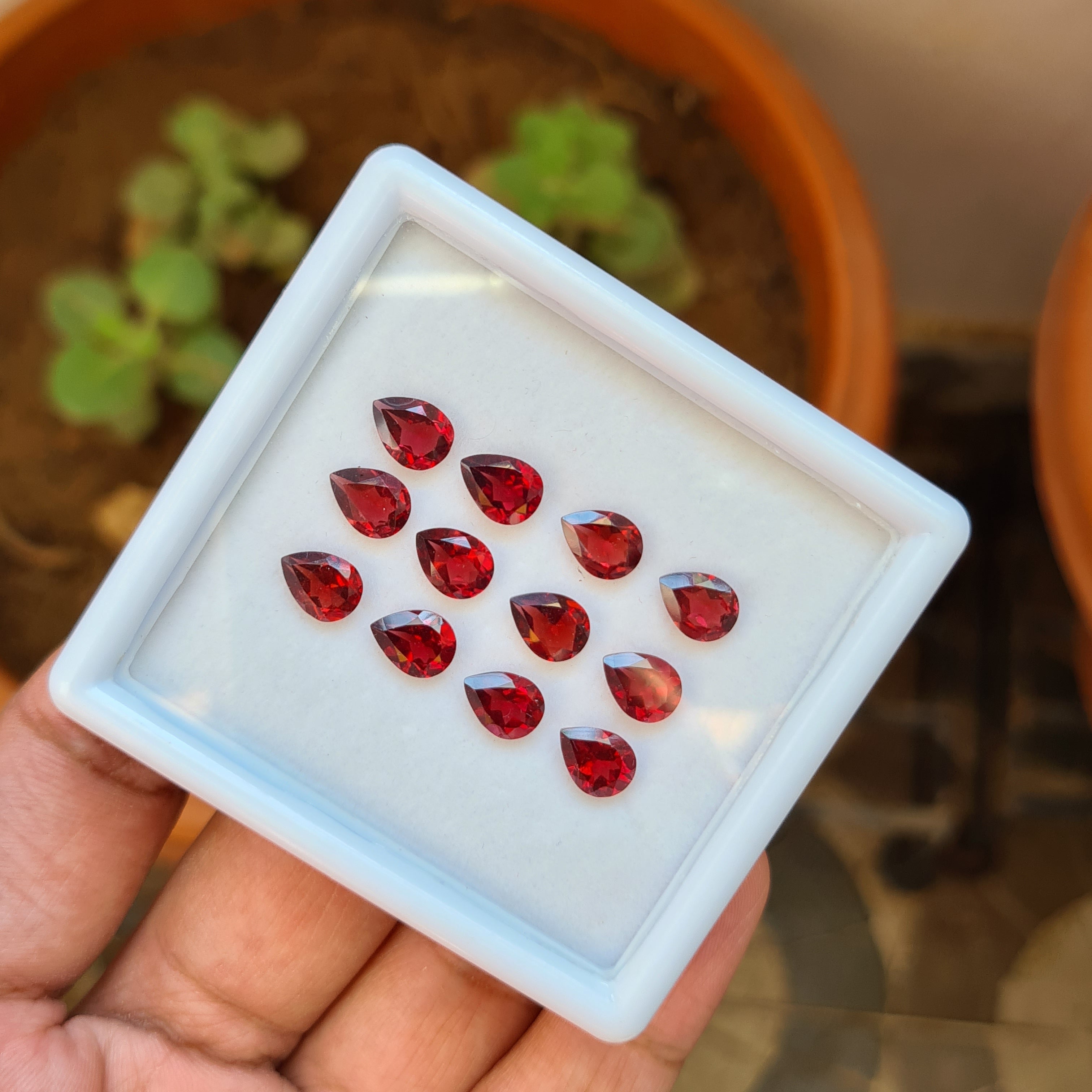 Natural Garnet Mozamique Faceted Gemstone | Size 6-7mm - The LabradoriteKing