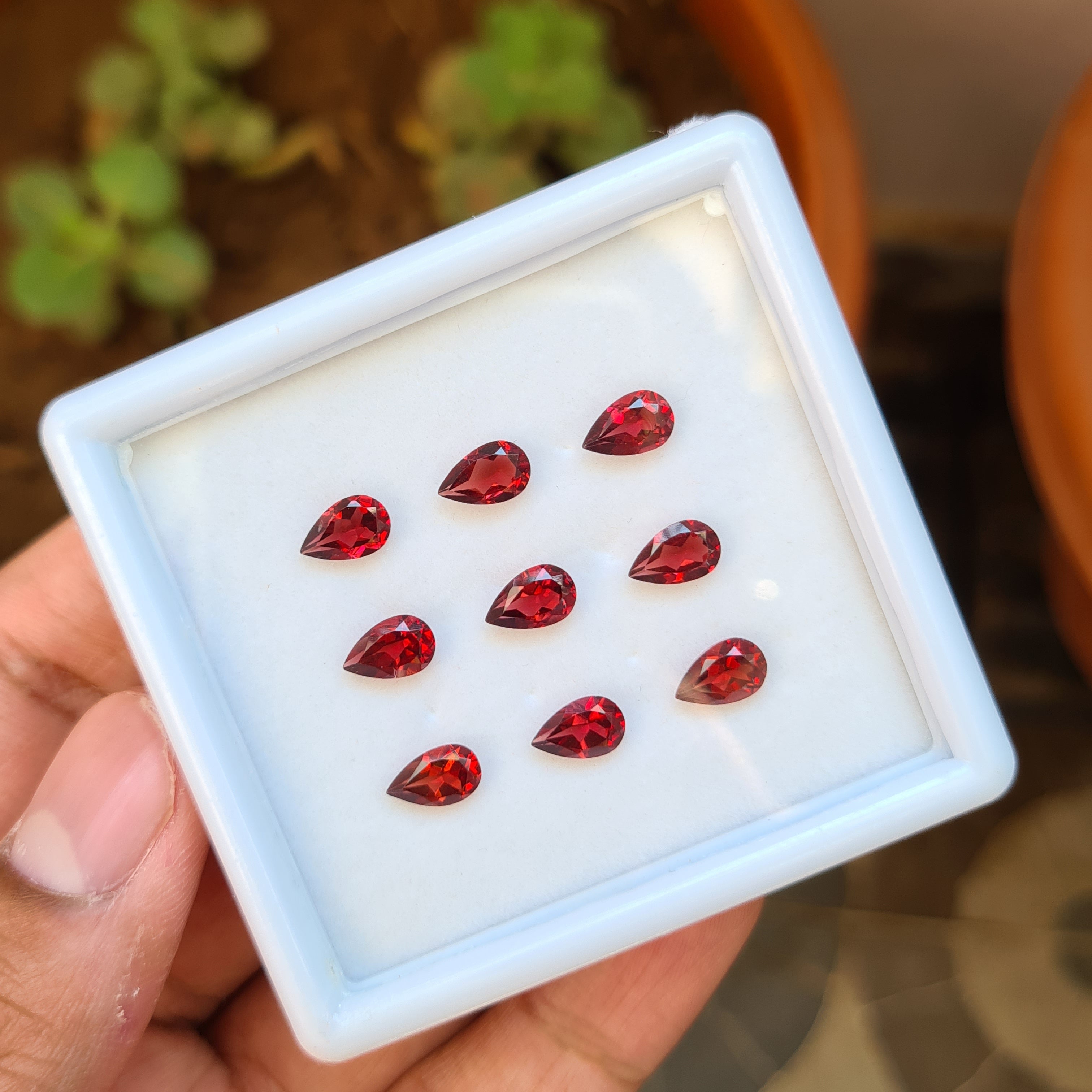 Natural Garnet Mozamique Faceted Gemstone | Size 6-7mm - The LabradoriteKing