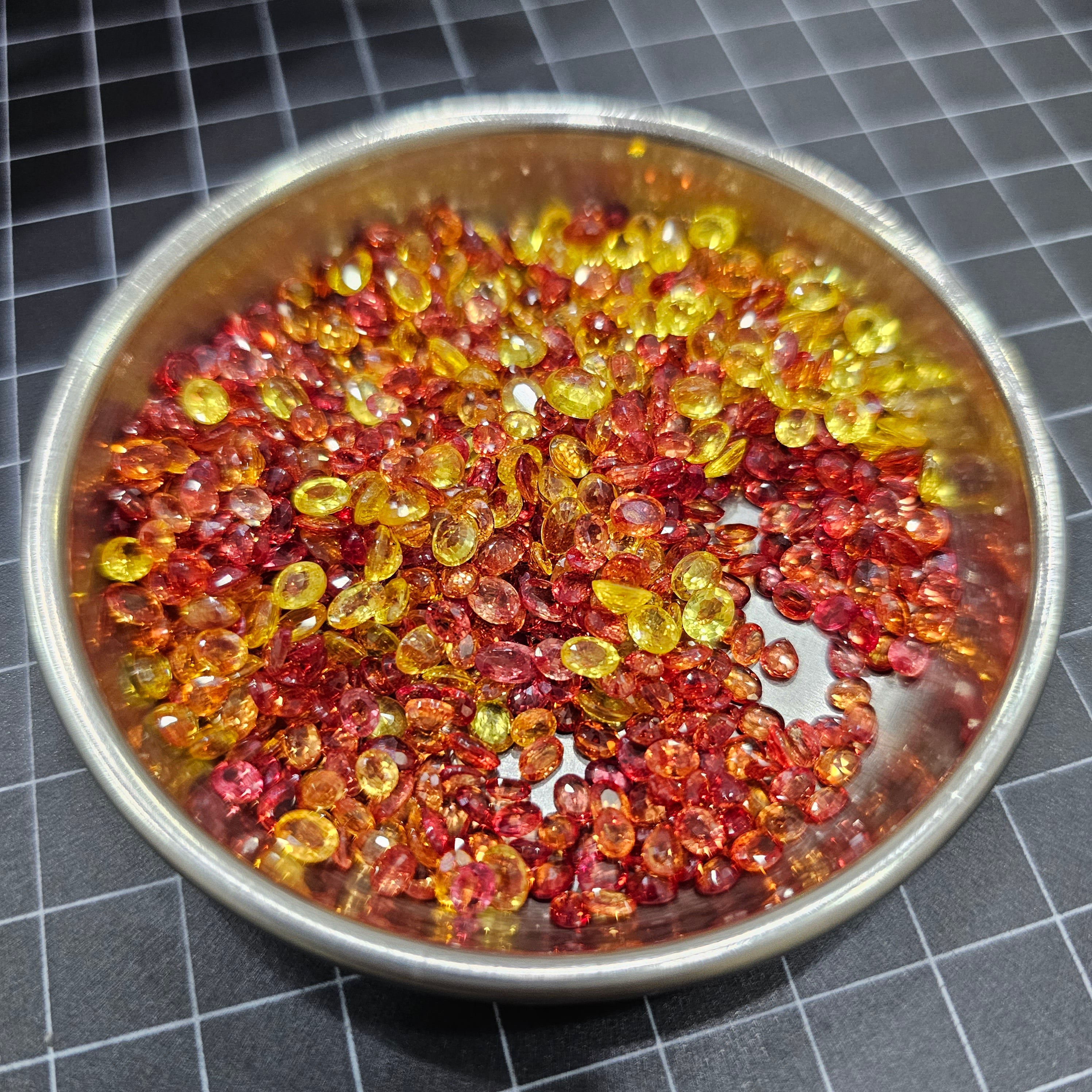 5 Carats of Fire colour Sapphires | 25 Pcs 4-5mm - The LabradoriteKing