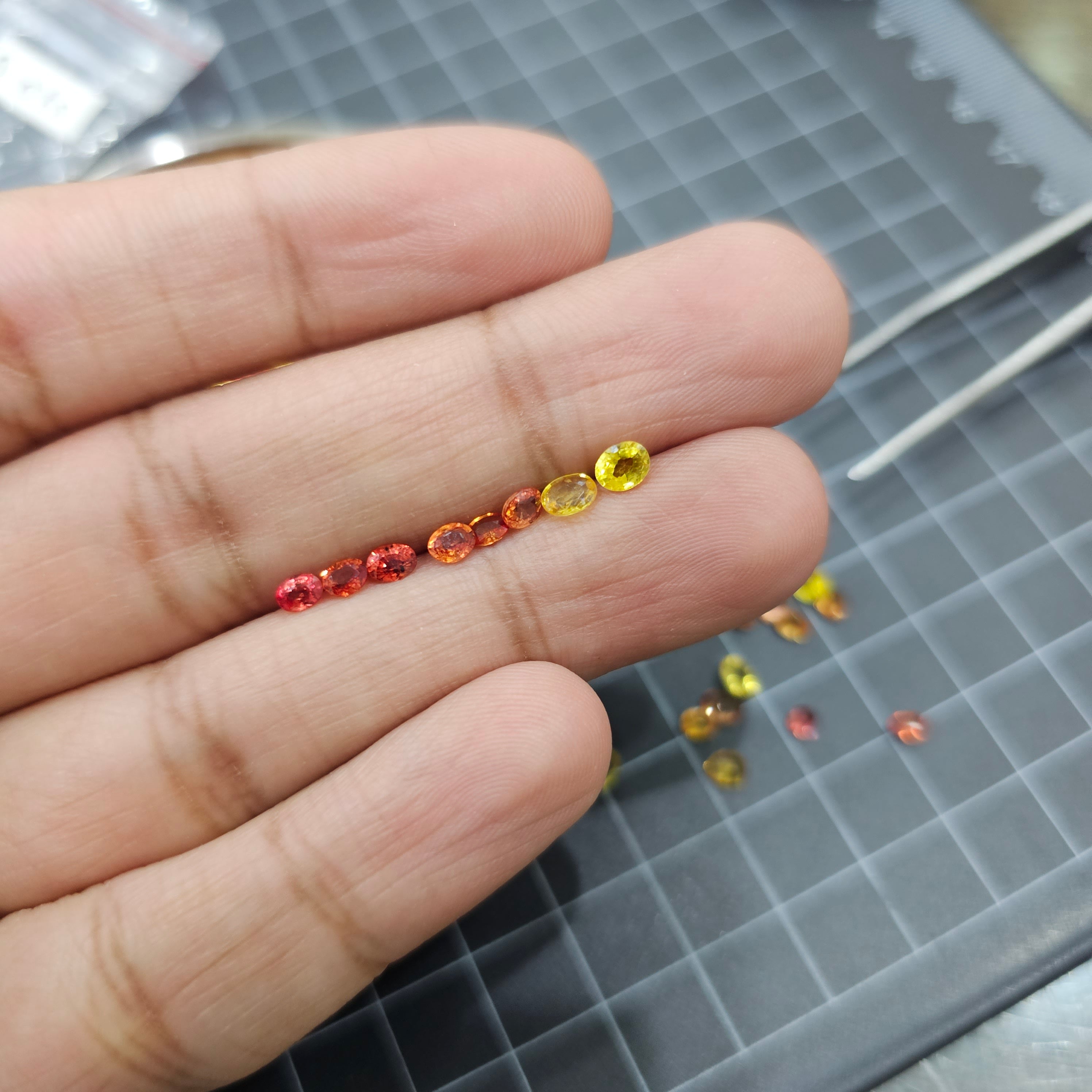 5 Carats of Fire colour Sapphires | 25 Pcs 4-5mm - The LabradoriteKing