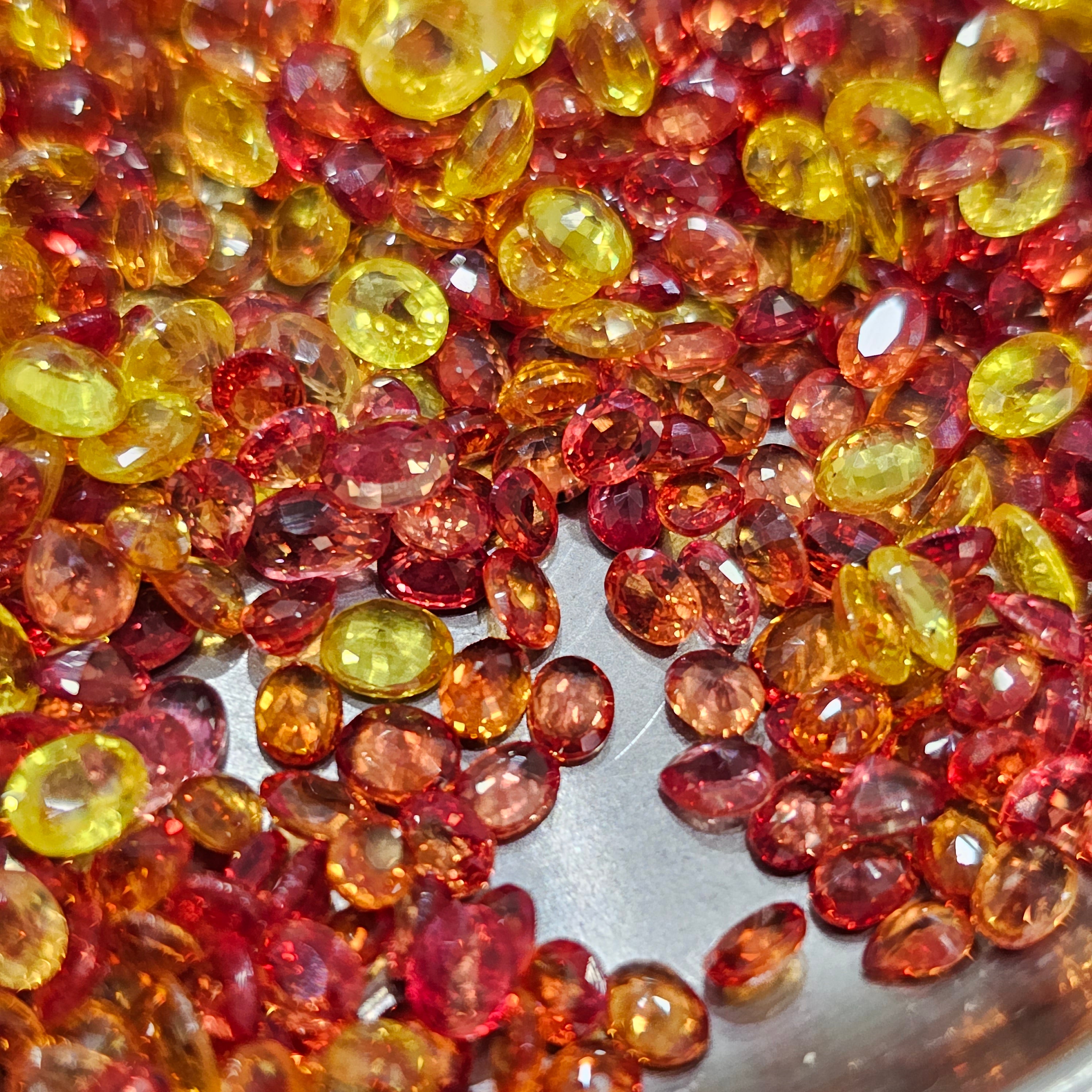 5 Carats of Fire colour Sapphires | 25 Pcs 4-5mm - The LabradoriteKing