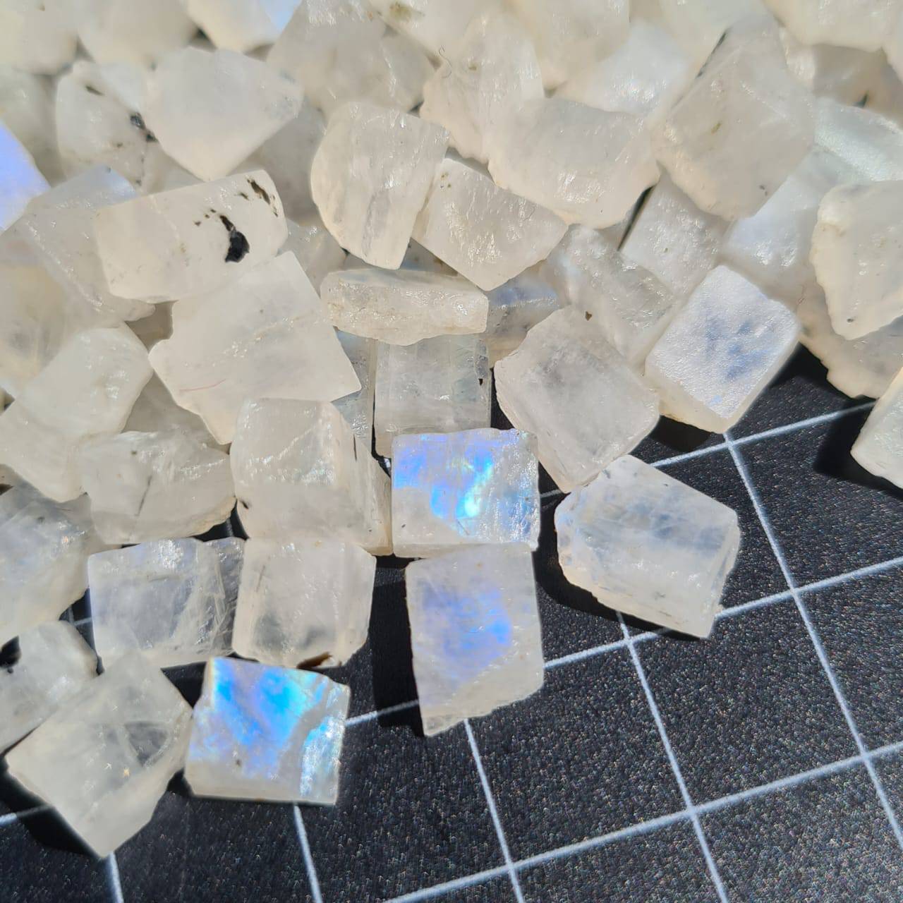 30 Pcs of Rainbow Moonstones Cubes | High quality Blue Fire - The LabradoriteKing