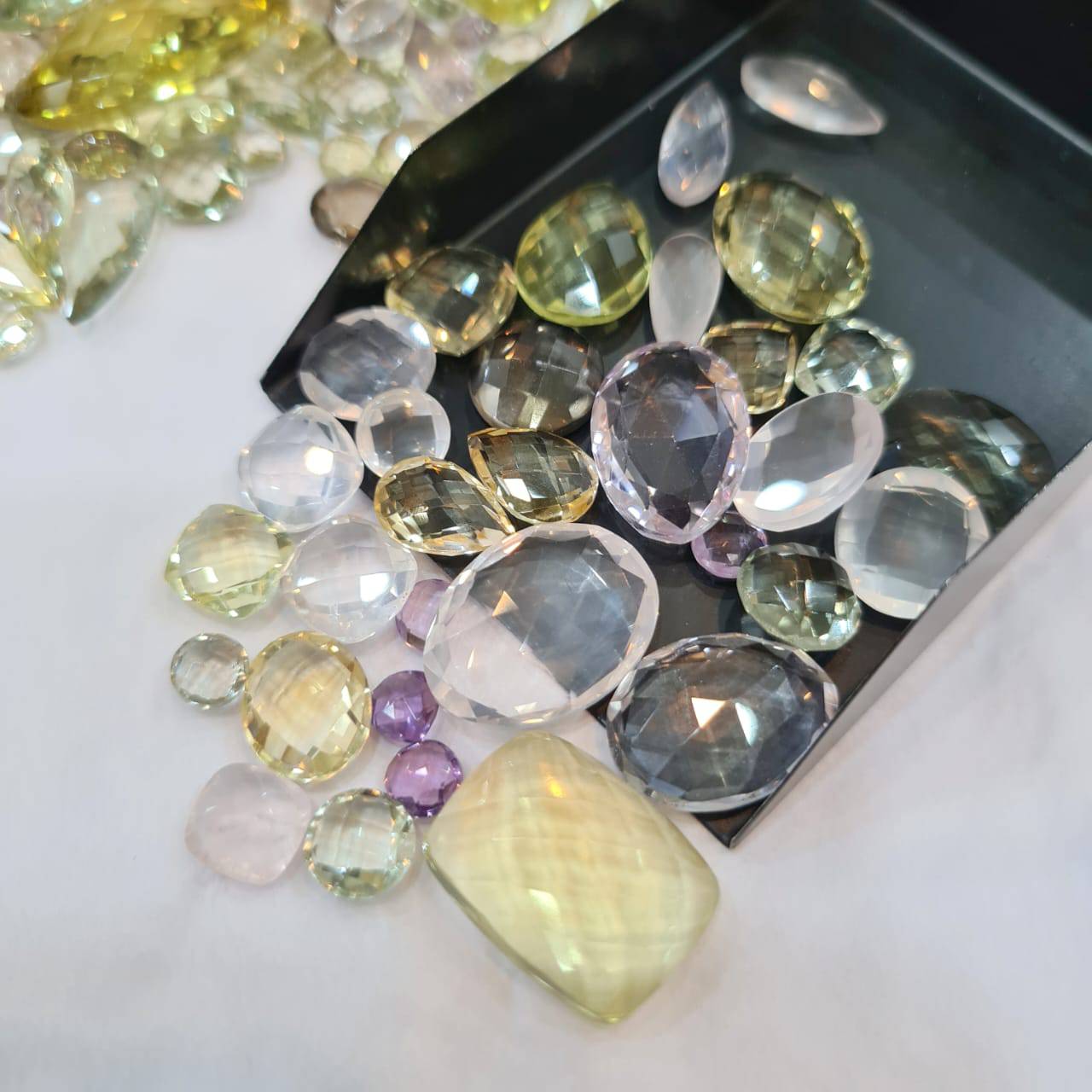 40 Pcs of flawless Quartz Checkercut - The LabradoriteKing