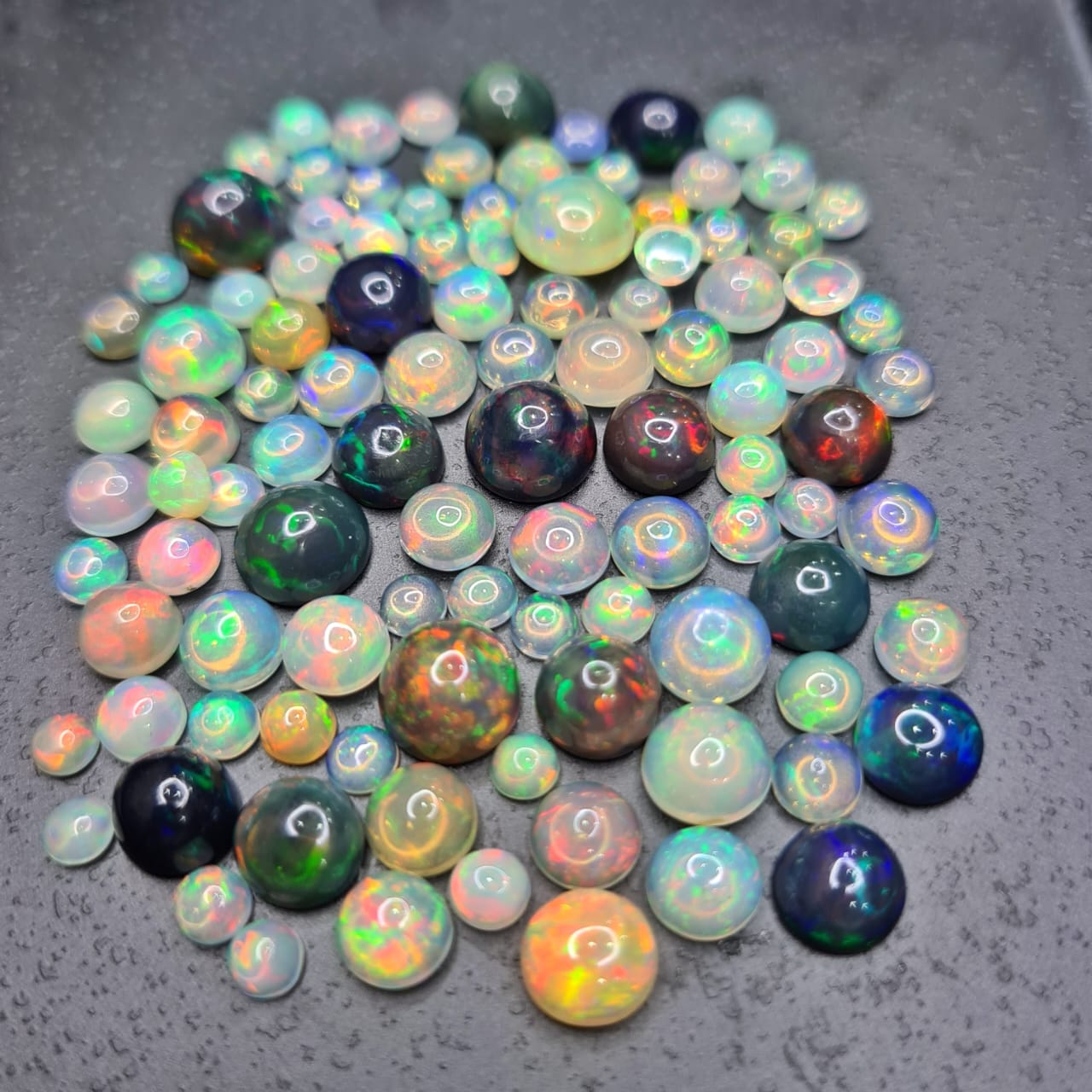 50 Pcs of Mix Opals Round: Black, Clear and Yellow | 4-6mm - The LabradoriteKing