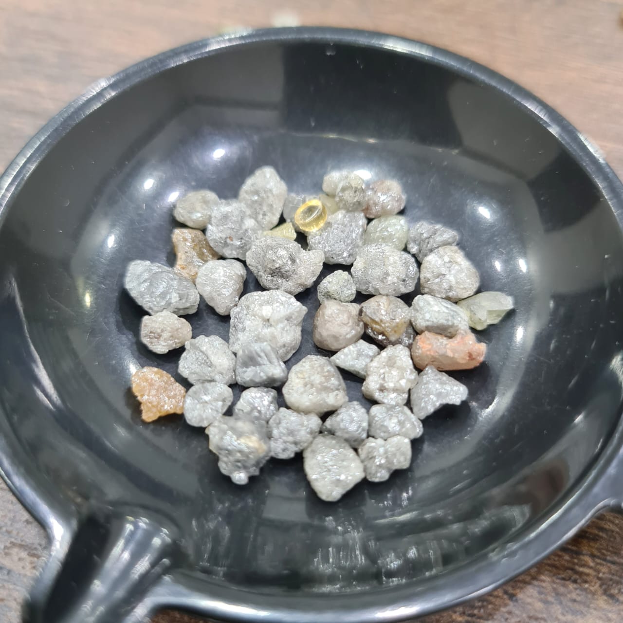 10 Carats Bag of Raw Diamond Salt and Pepper | 3-6mm Sizes - The LabradoriteKing