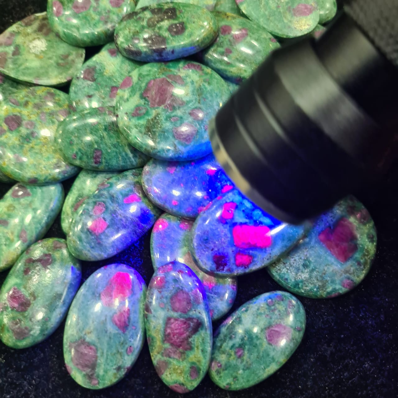 10 pcs of Ruby ziosite cabochon | 25-40mm - The LabradoriteKing