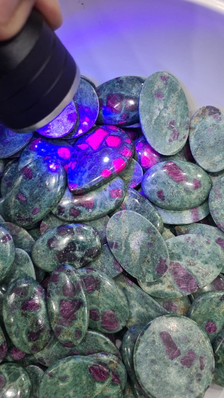10 pcs of Ruby ziosite cabochon | 25-40mm - The LabradoriteKing
