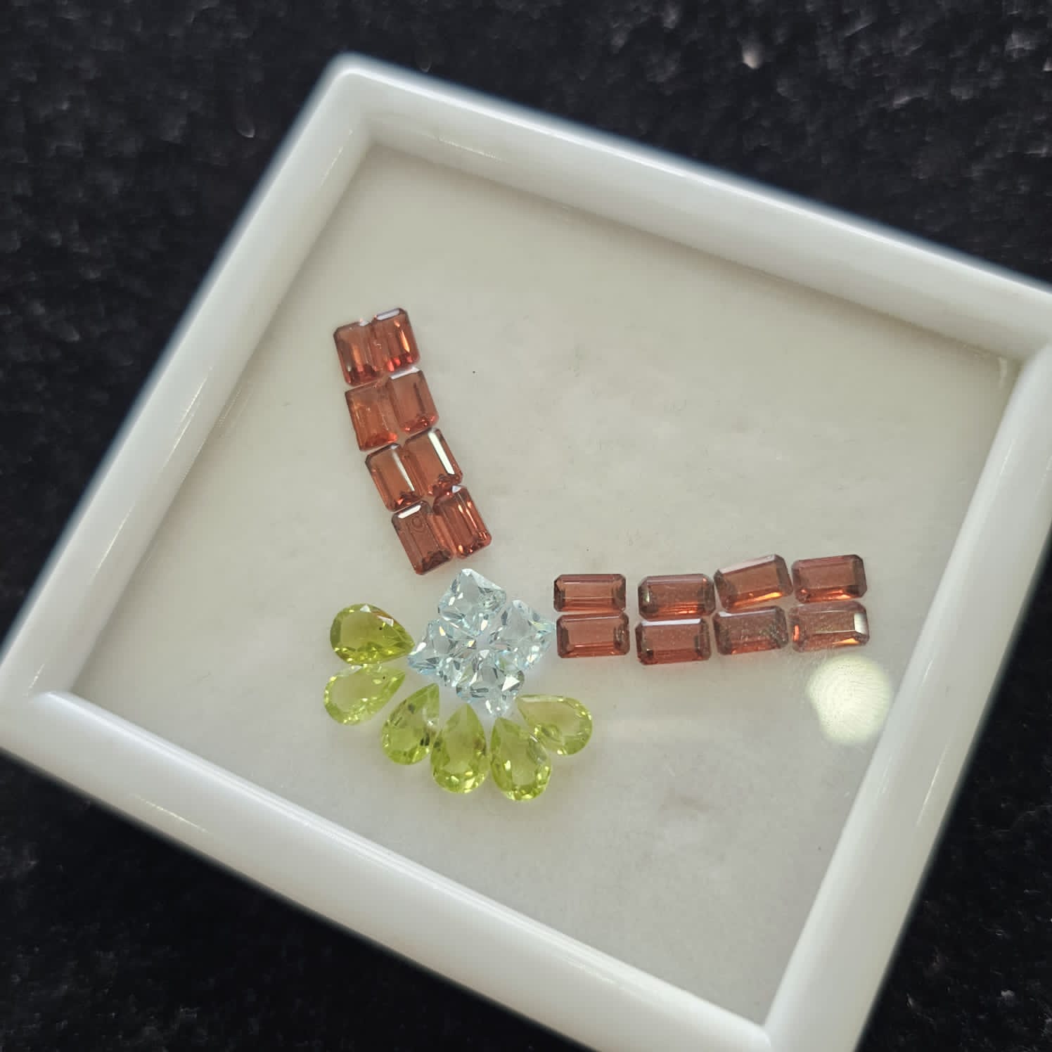 26 Pcs Natural Garnet, Blue Topaz And Peridot Mix Shape Faceted cut Loose Gemstone Size: 4-6mm, - The LabradoriteKing