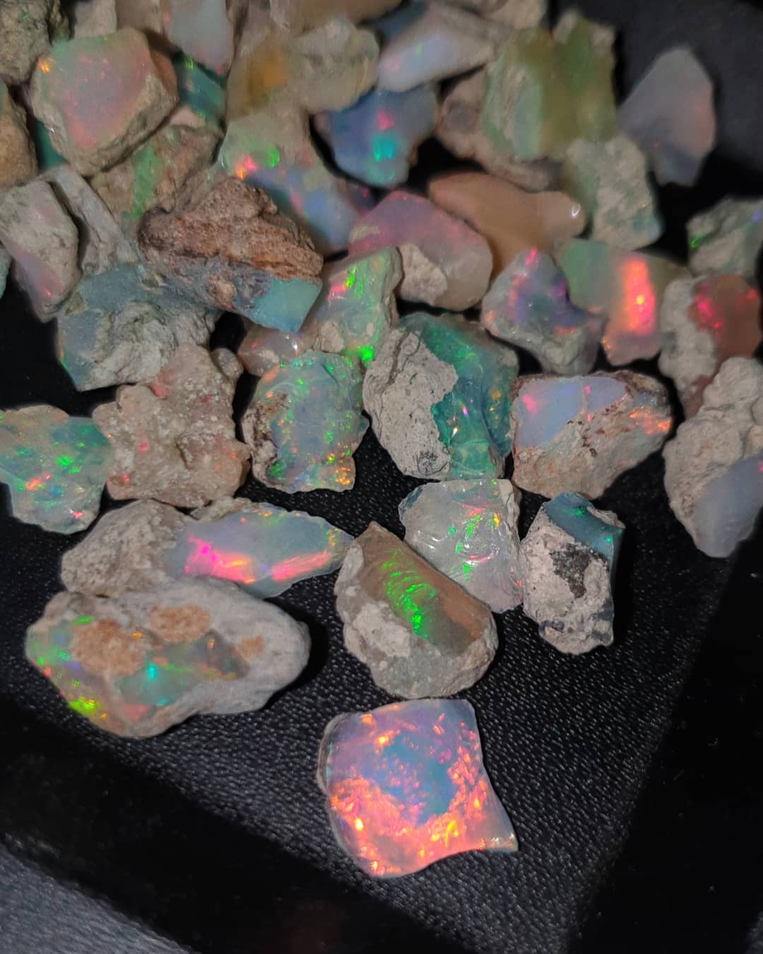 Offerđ„ Welo Opals raw crystals | 7-14mm sizes | 40 Pcs Parcel - The LabradoriteKing