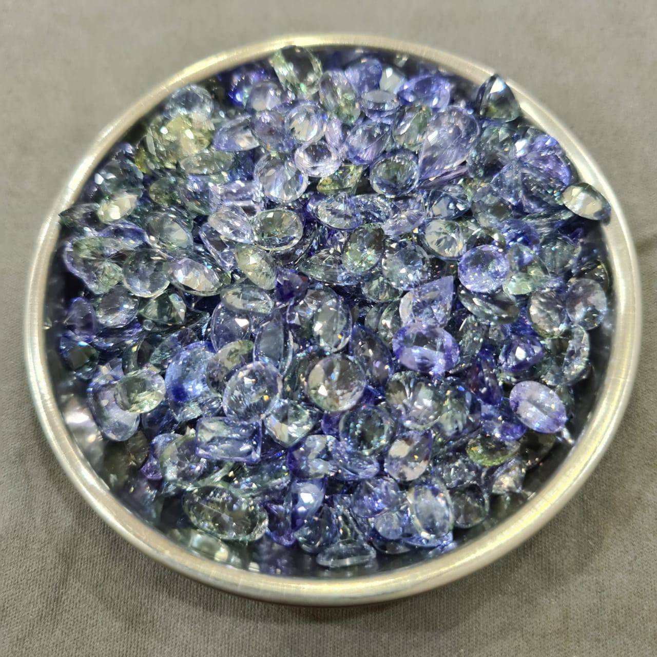 Bi Color Chameleon Tanzanite | Ovals 6-7mm size | Unheated Tourmalines - The LabradoriteKing