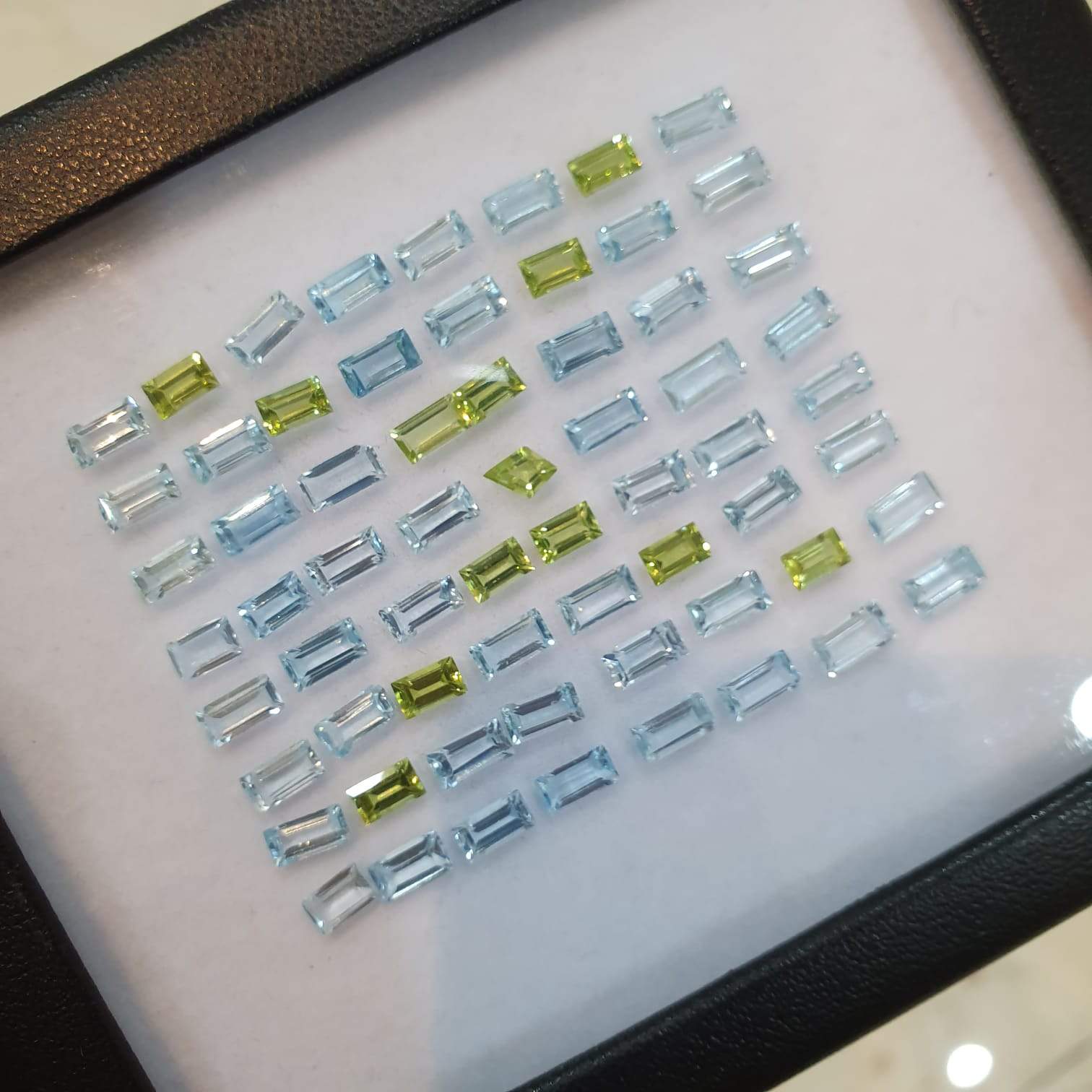 Blue Topaz And Peridot Gem Lot 28 Cts/ 64 Pcs Bagguettes - The LabradoriteKing