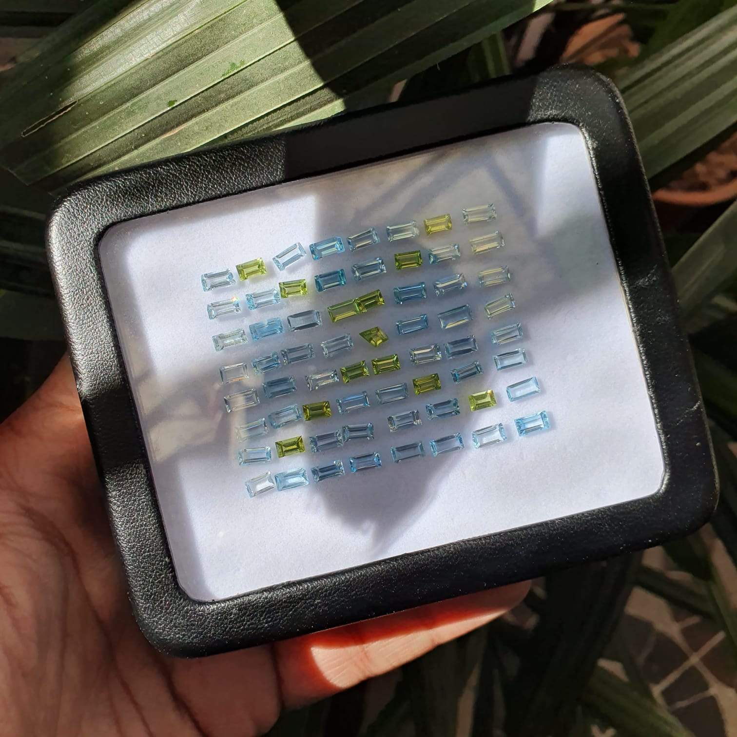 Blue Topaz And Peridot Gem Lot 28 Cts/ 64 Pcs Bagguettes - The LabradoriteKing