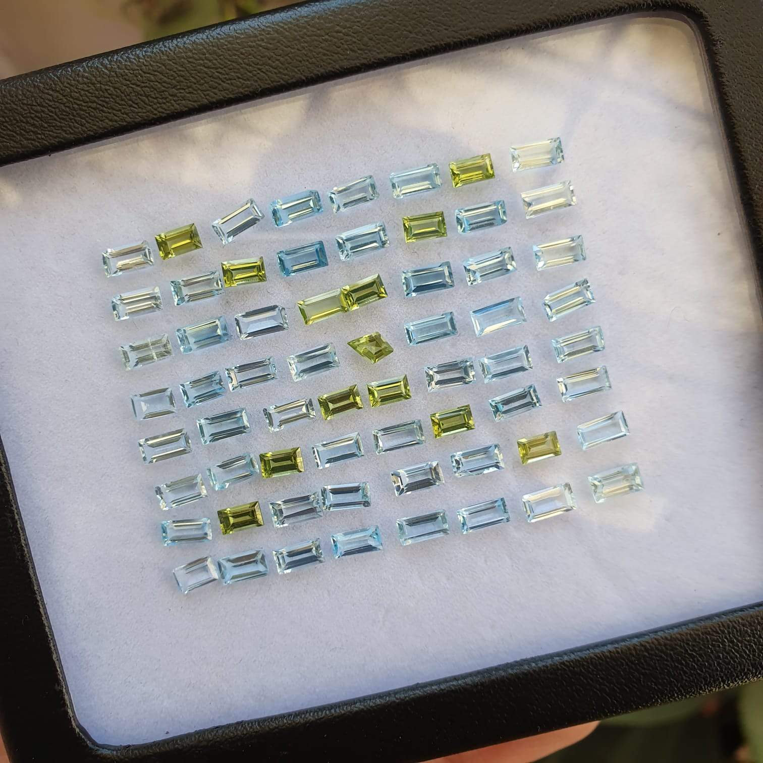 Blue Topaz And Peridot Gem Lot 28 Cts/ 64 Pcs Bagguettes - The LabradoriteKing