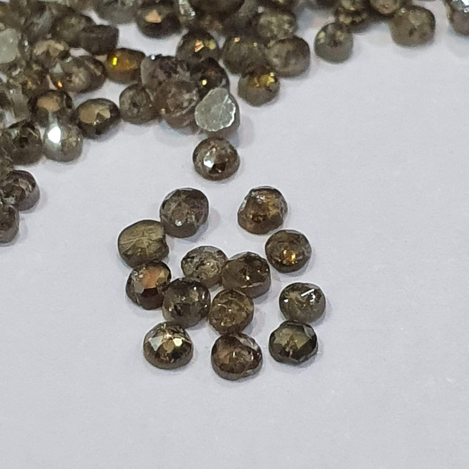 Diamond Rose Cuts 30 Pcs / 1.5-2mm/ Dark Grey Champaign - The LabradoriteKing