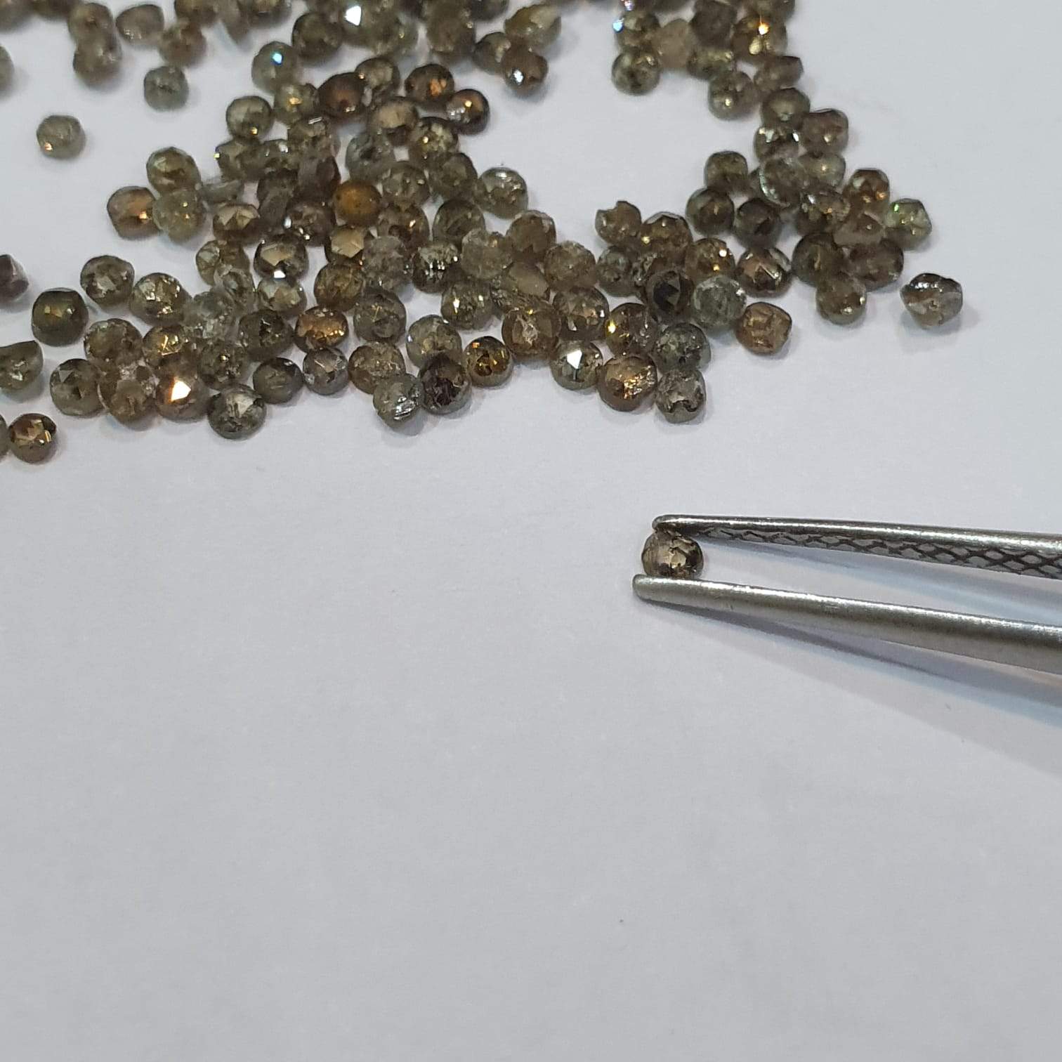 Diamond Rose Cuts 30 Pcs / 1.5-2mm/ Dark Grey Champaign - The LabradoriteKing