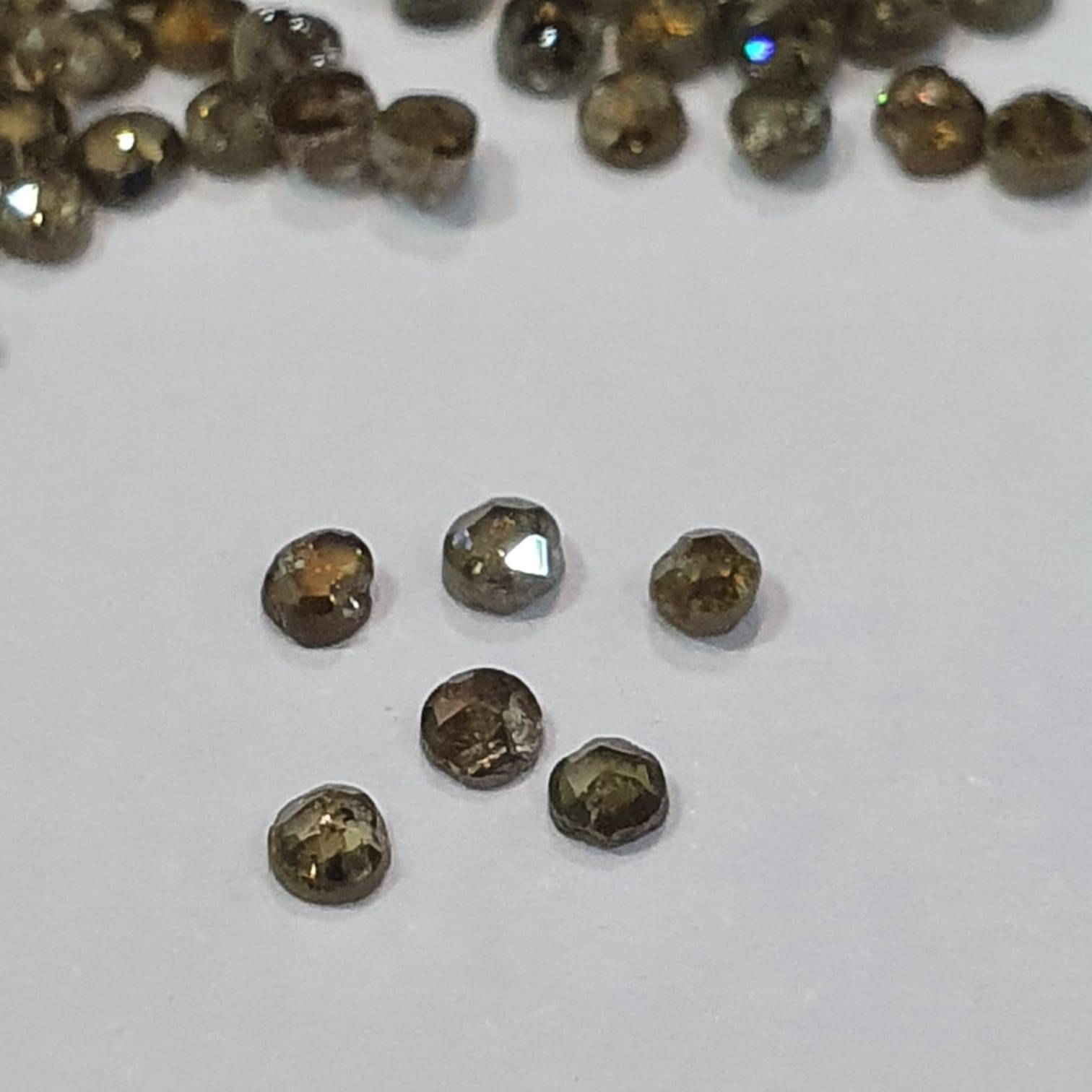 Diamond Rose Cuts 30 Pcs / 1.5-2mm/ Dark Grey Champaign - The LabradoriteKing