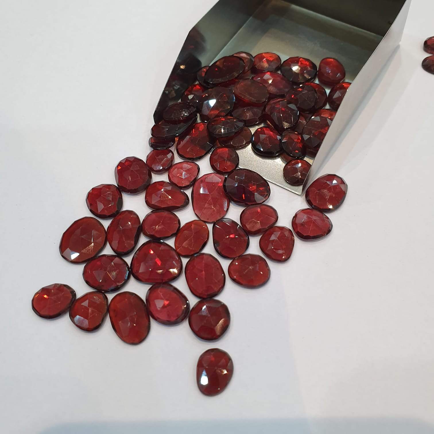 Natural Garnet Rosecust 20pcs Lot Flat Backs - The LabradoriteKing