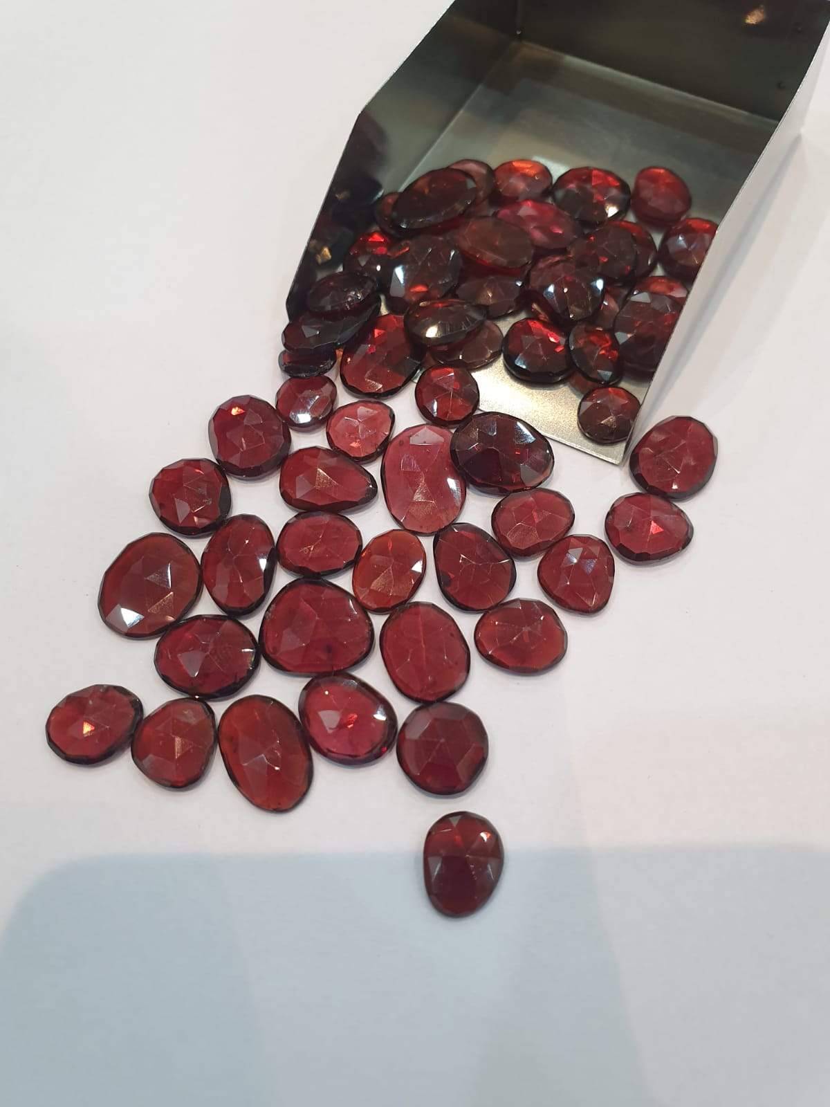 Natural Garnet Rosecust 20pcs Lot Flat Backs - The LabradoriteKing