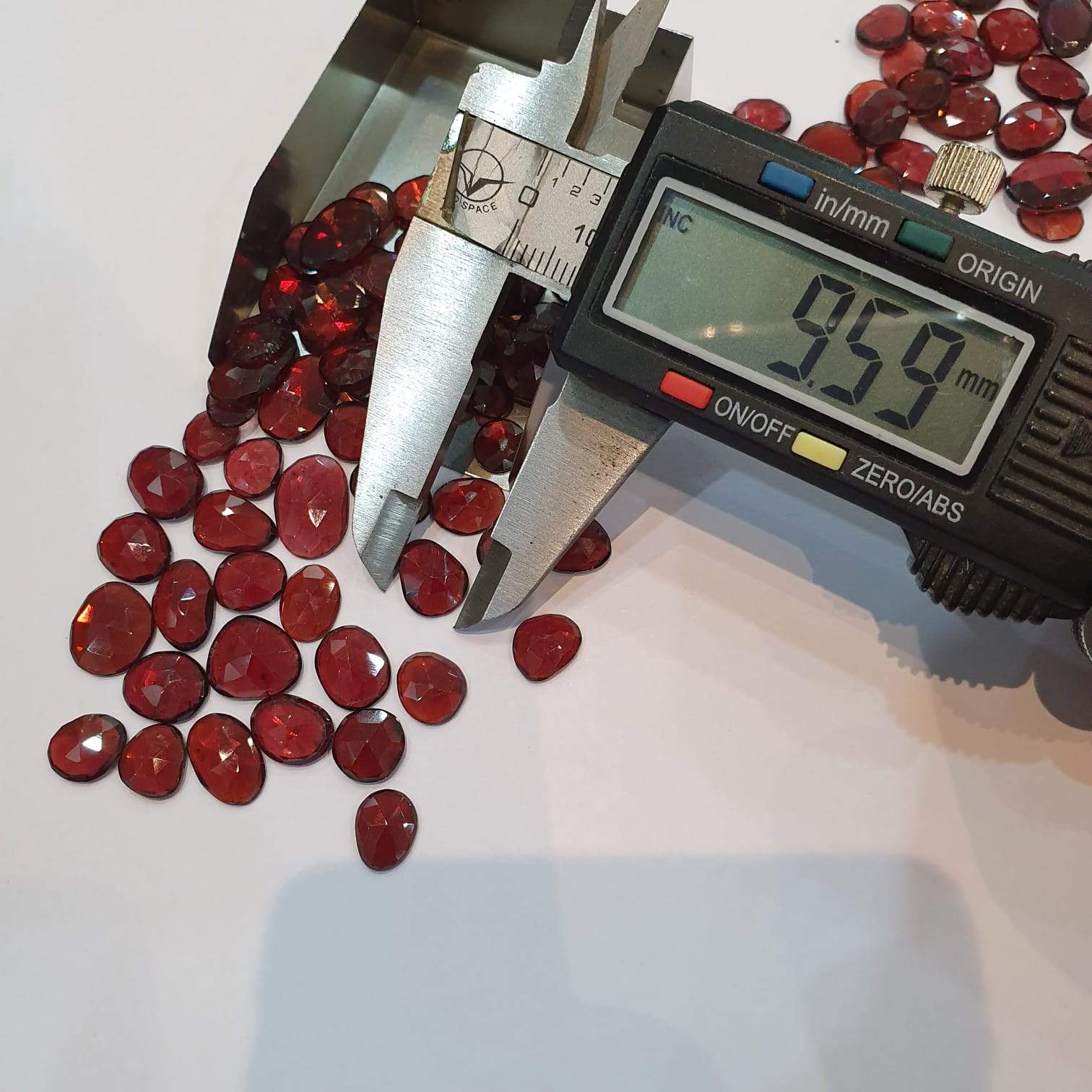 Natural Garnet Rosecust 20pcs Lot Flat Backs - The LabradoriteKing