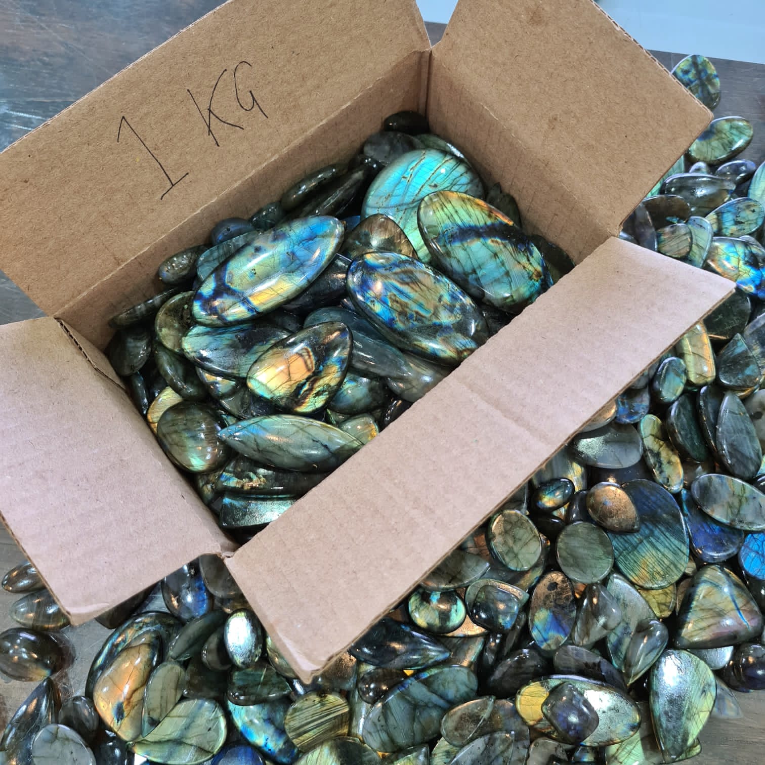 Wholesaleš„ Labradorite Cabochons Slabs | Flashy High quality slabs 1-4"Inches - The LabradoriteKing