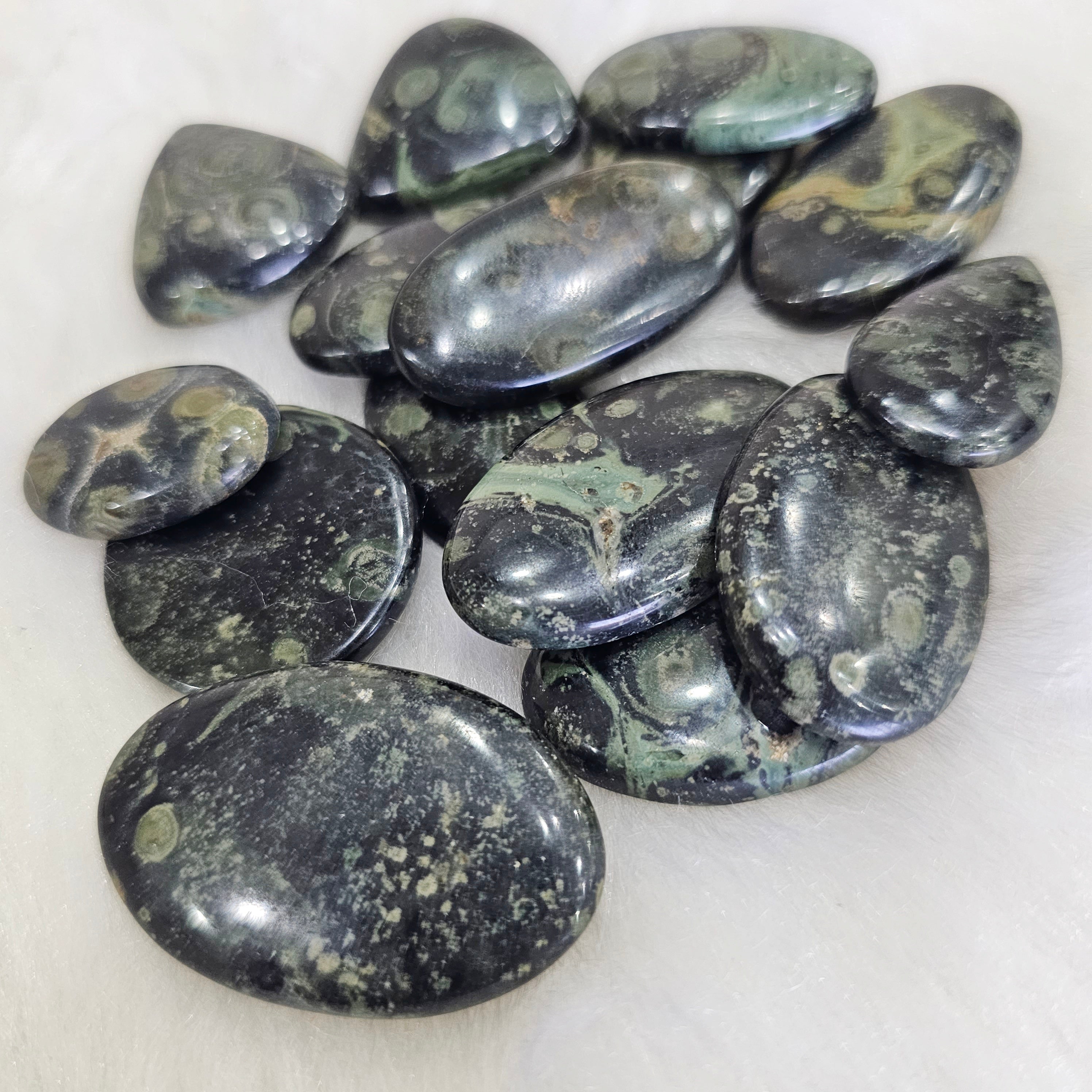 1 KG Box of Kambaba Fossil Jasper | 100-120 Pcs | 1" to 3" Inches - The LabradoriteKing