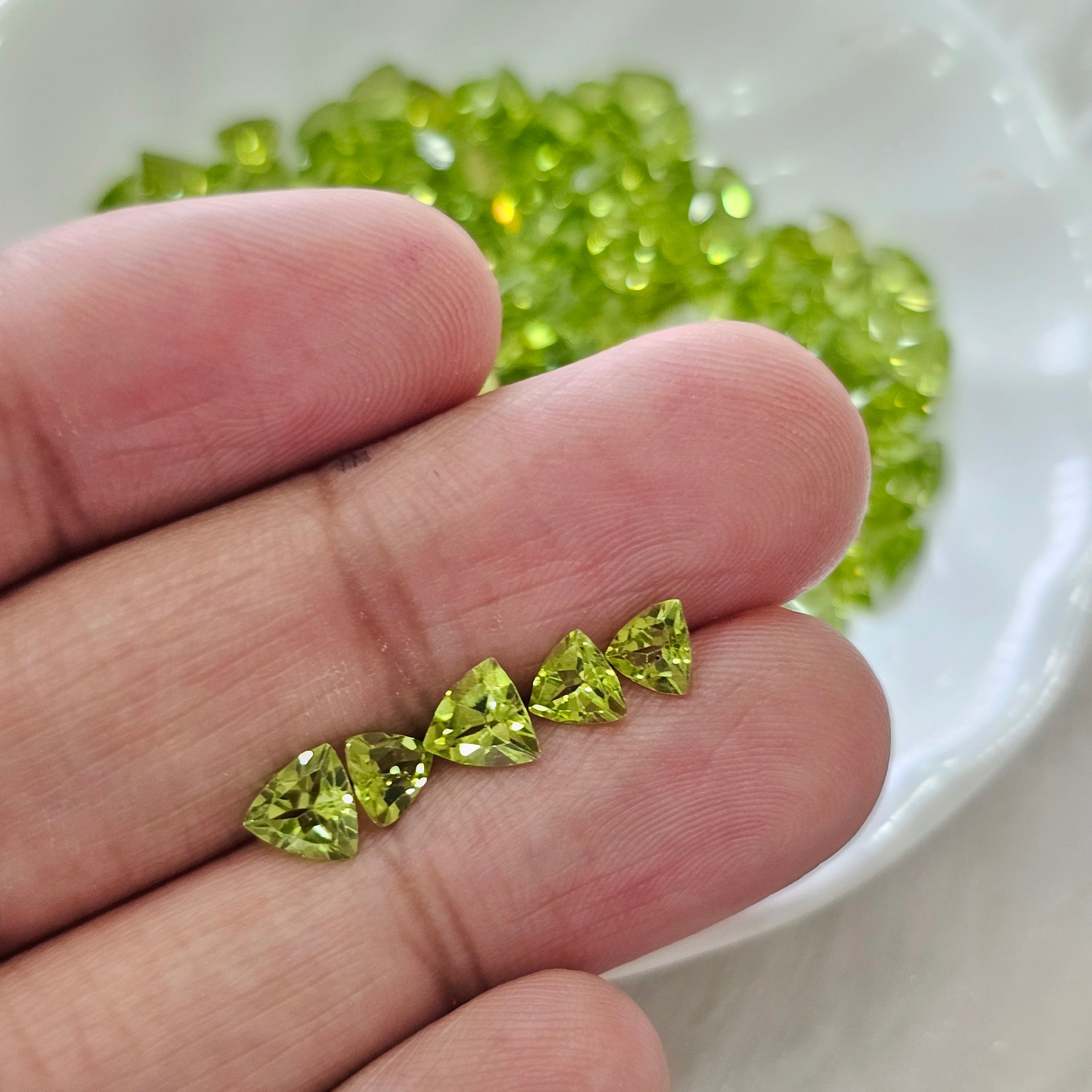 12 Pcs of Trillion Peridots | 5-7mm Sizes - The LabradoriteKing