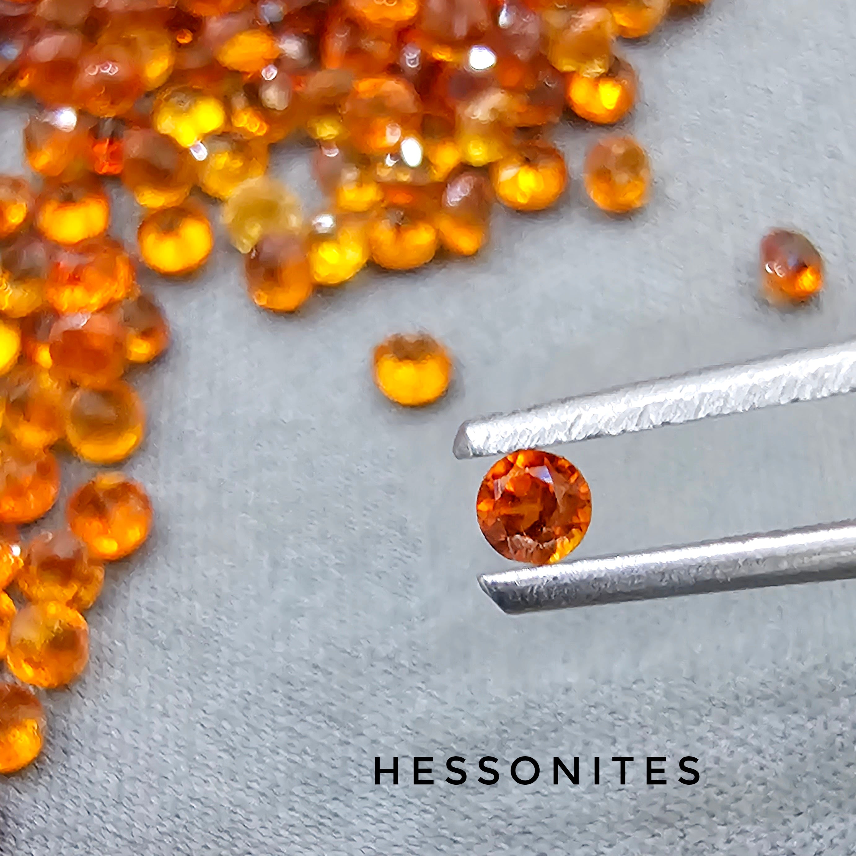 100 Pcs Hessonite Garnet Rounds | 2.50-2.60mm Size - The LabradoriteKing
