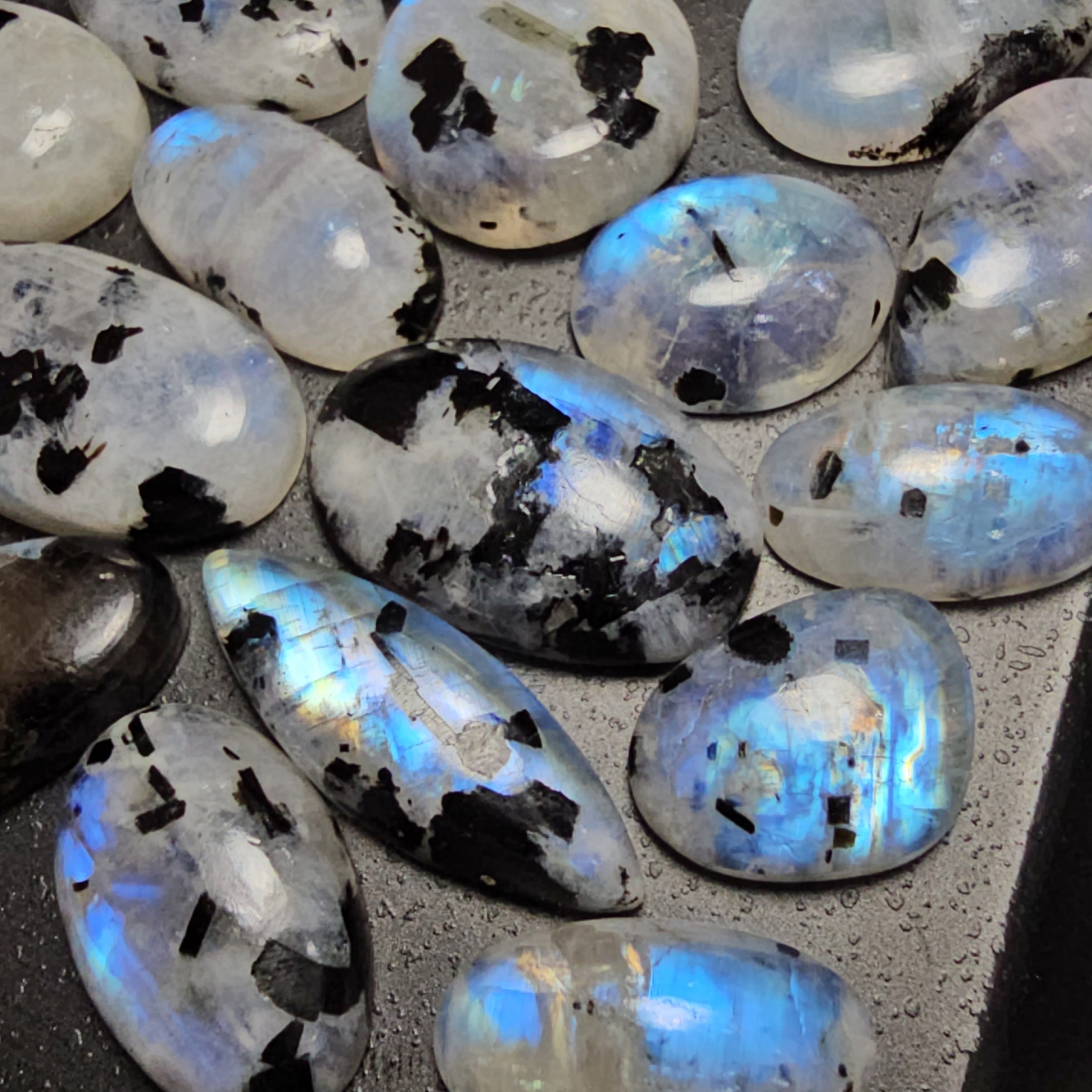 10 Pcs Rainbow Moonstone with Blue Flash and Black Tourmalines - The LabradoriteKing