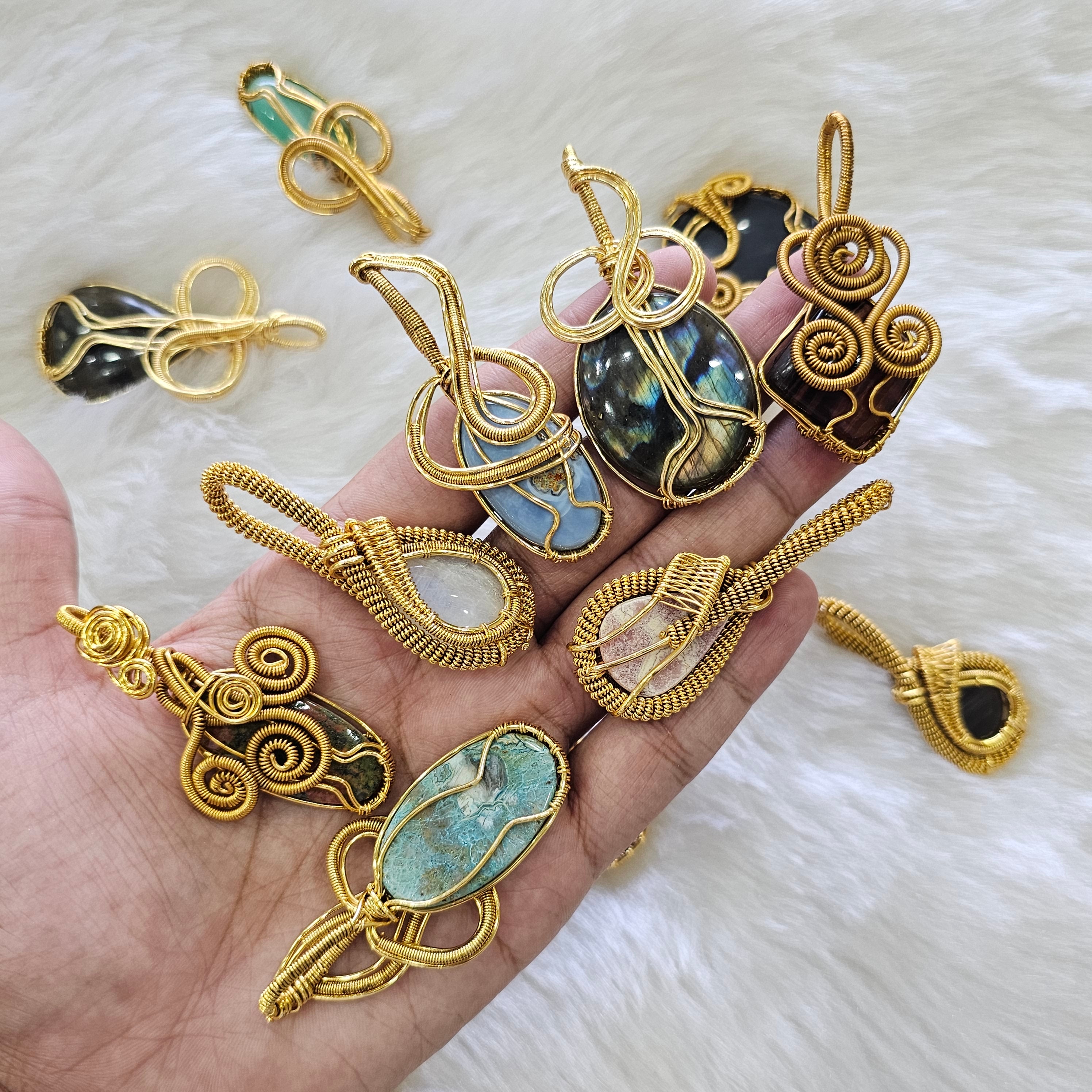 20 Pcs of Gold Plated Wire wrapped Pendant | 3 Inches - The LabradoriteKing