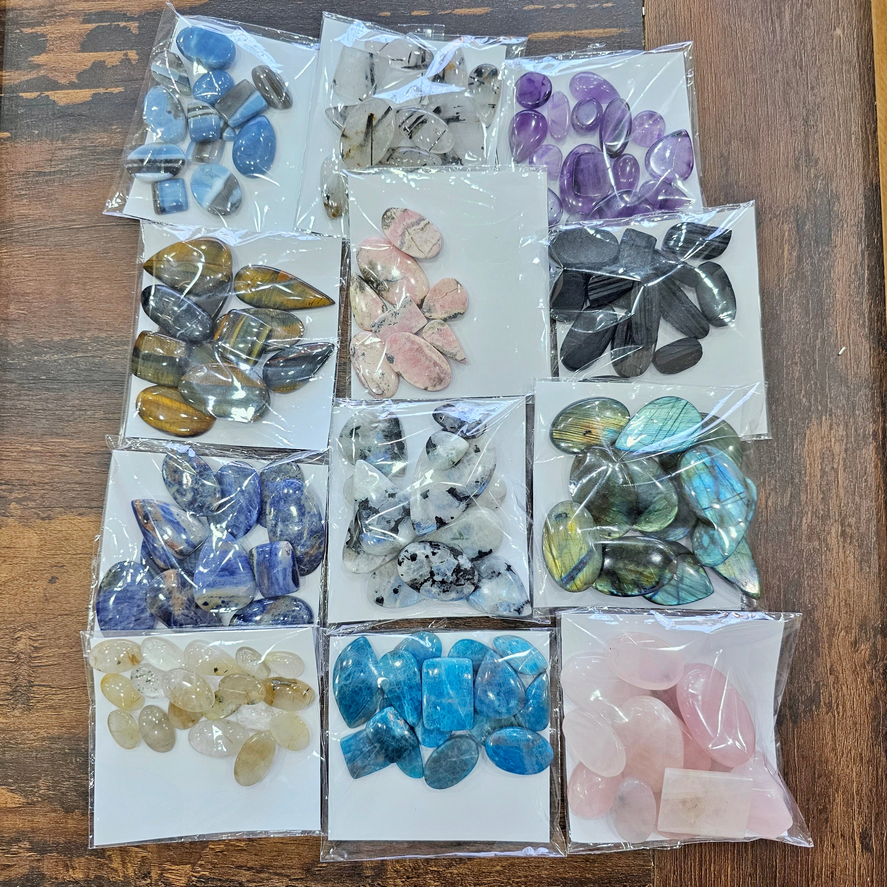 Labor Day 1 KG Box: Moonstone, Labradorite, Sodalite, Tiger eye, Rose Quartz, Apatite , Black Tourmalinw - The LabradoriteKing