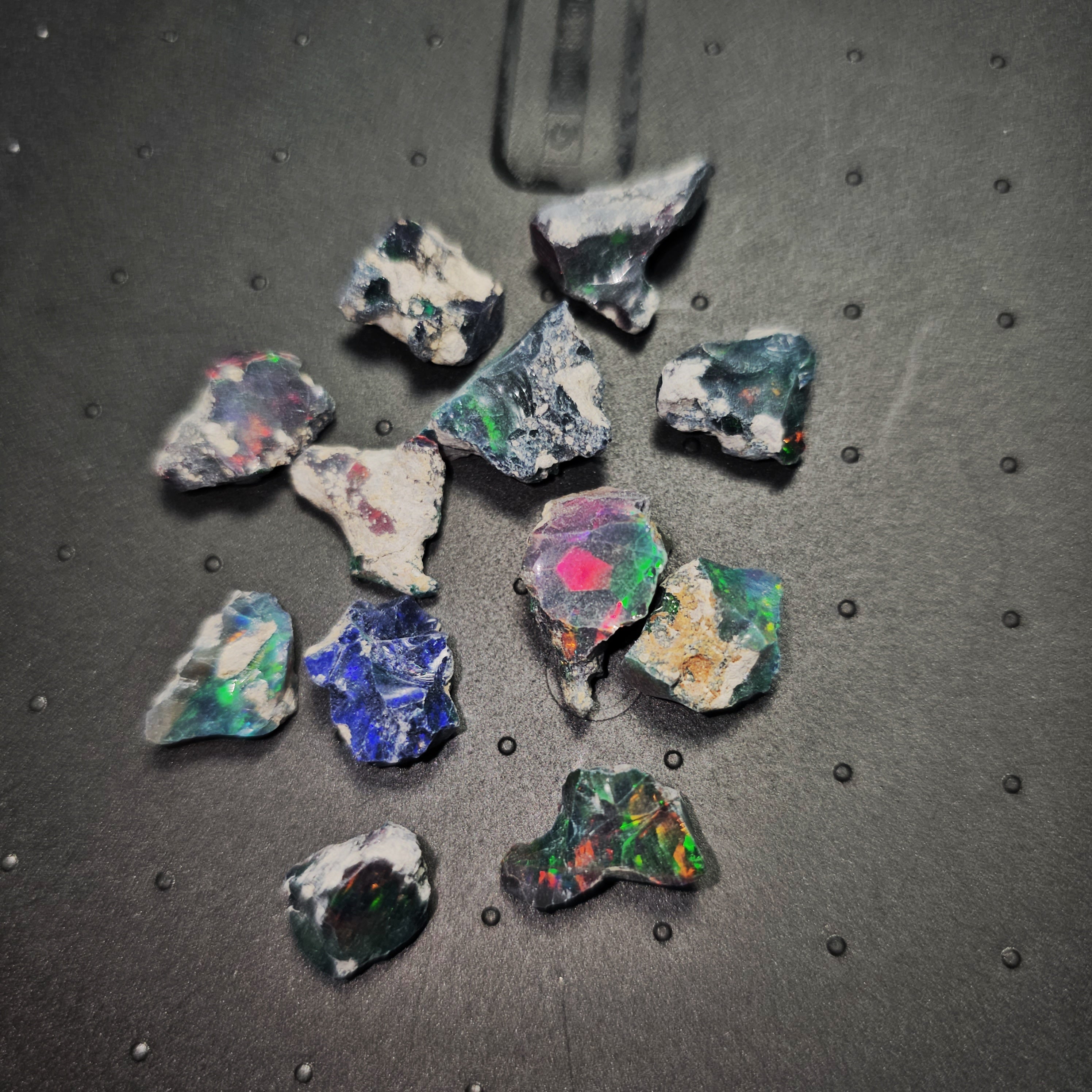 20 Pcs of Black Opal Rough | 14-20mm Sizes - The LabradoriteKing