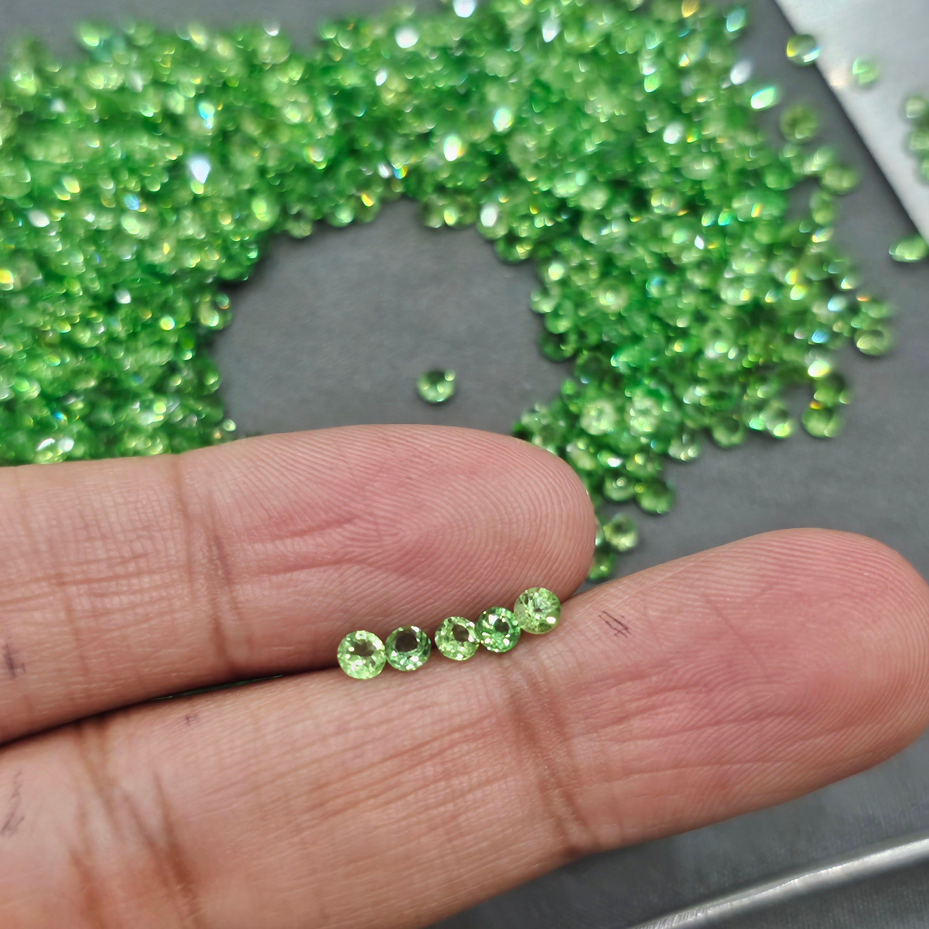 50 Pcs of Natural Tsavorite Garnet : Round Shape | Size:3mm - The LabradoriteKing