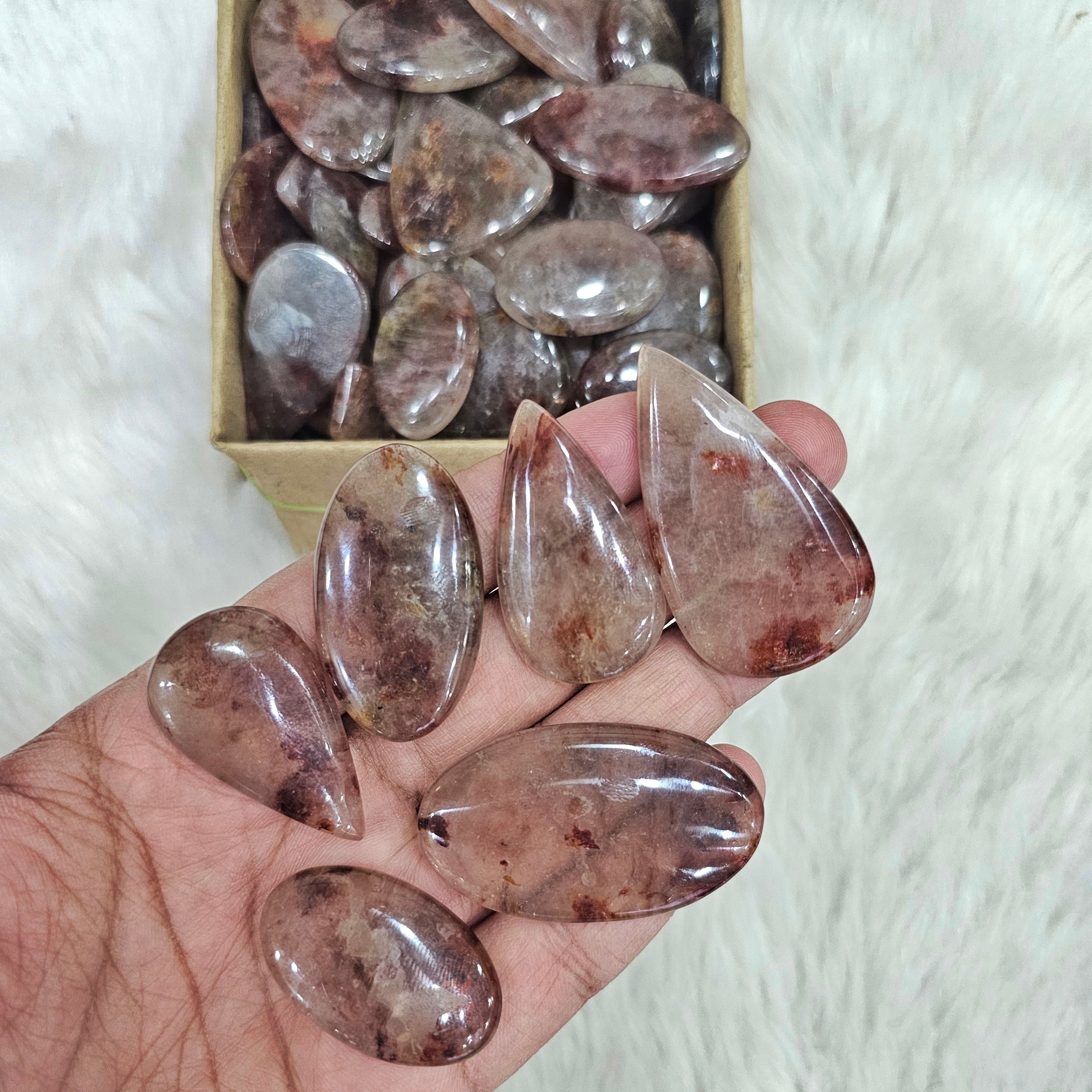 500 Grams of Quartz with cherry inclusions - The LabradoriteKing