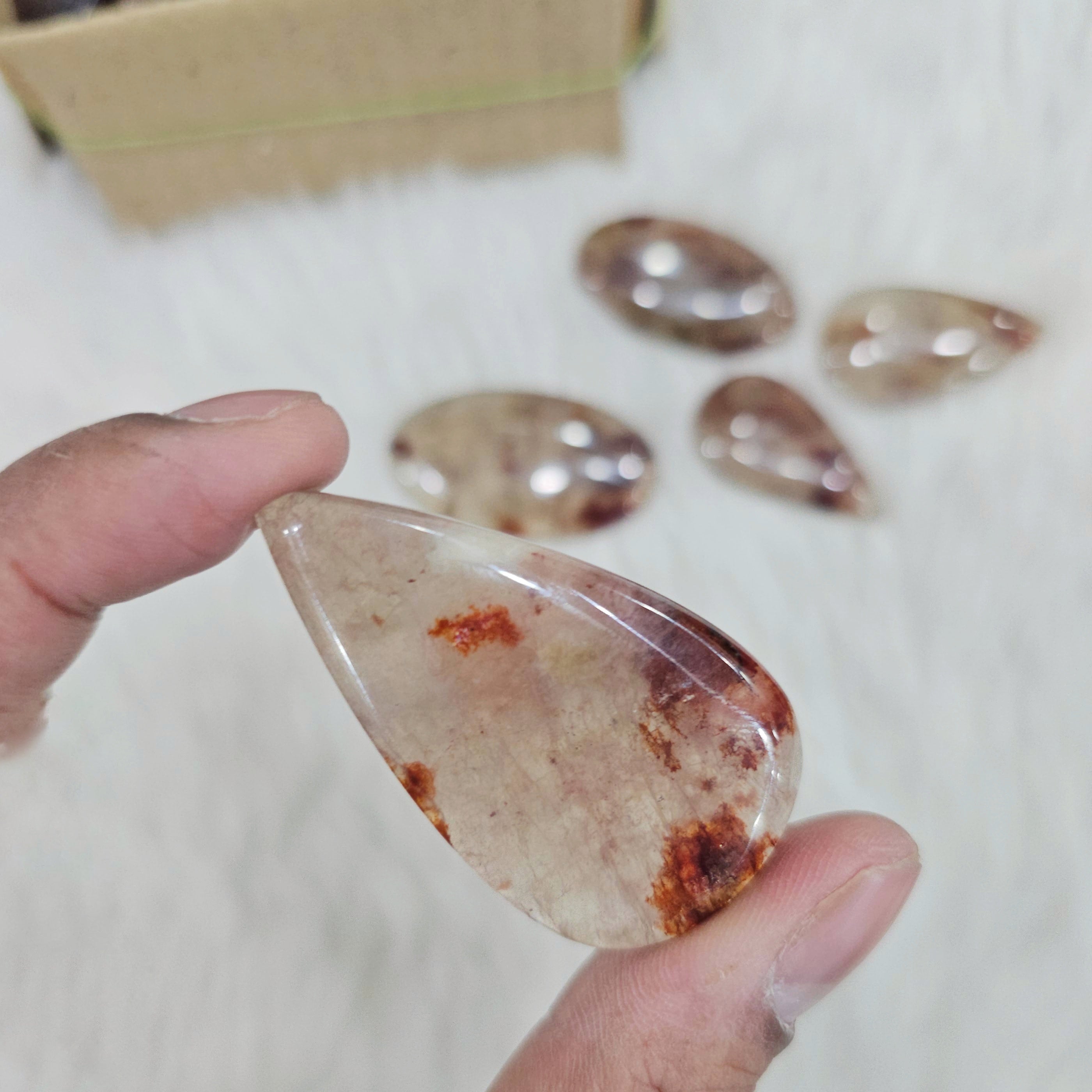 500 Grams of Quartz with cherry inclusions - The LabradoriteKing